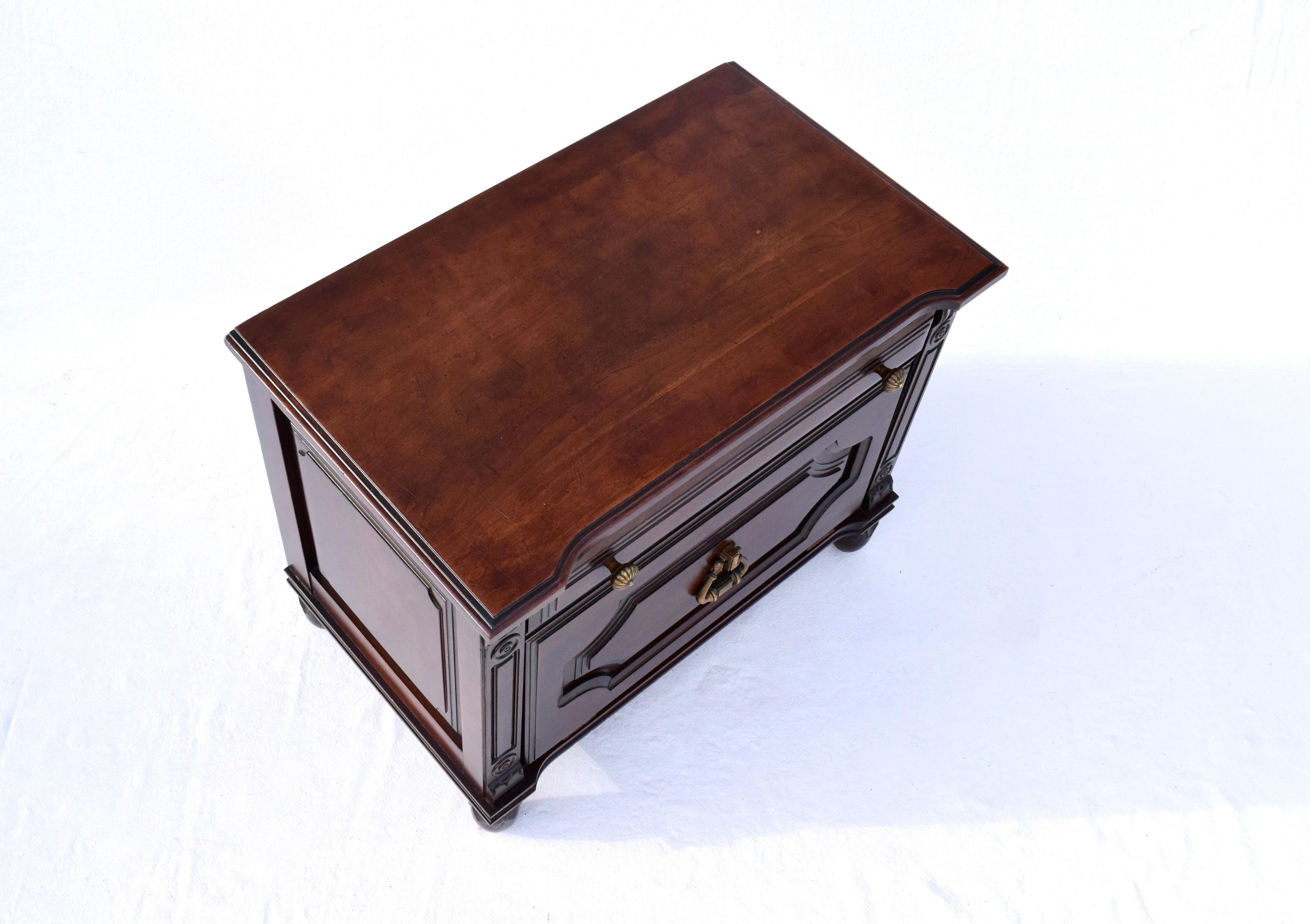 Tables de nuit en cerisier massif par Davis Cabinet Company en vente 5