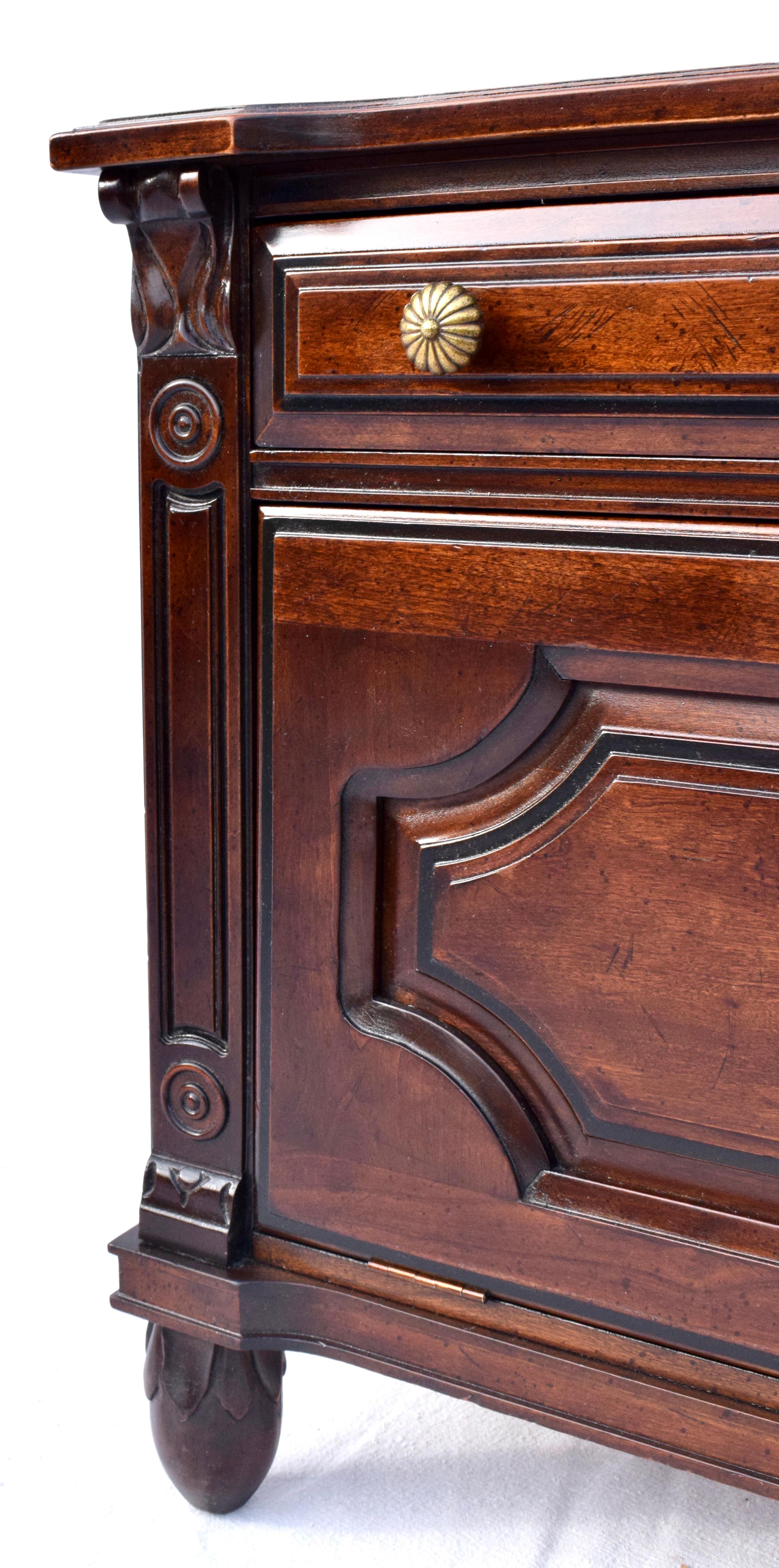 Tables de nuit en cerisier massif par Davis Cabinet Company en vente 6