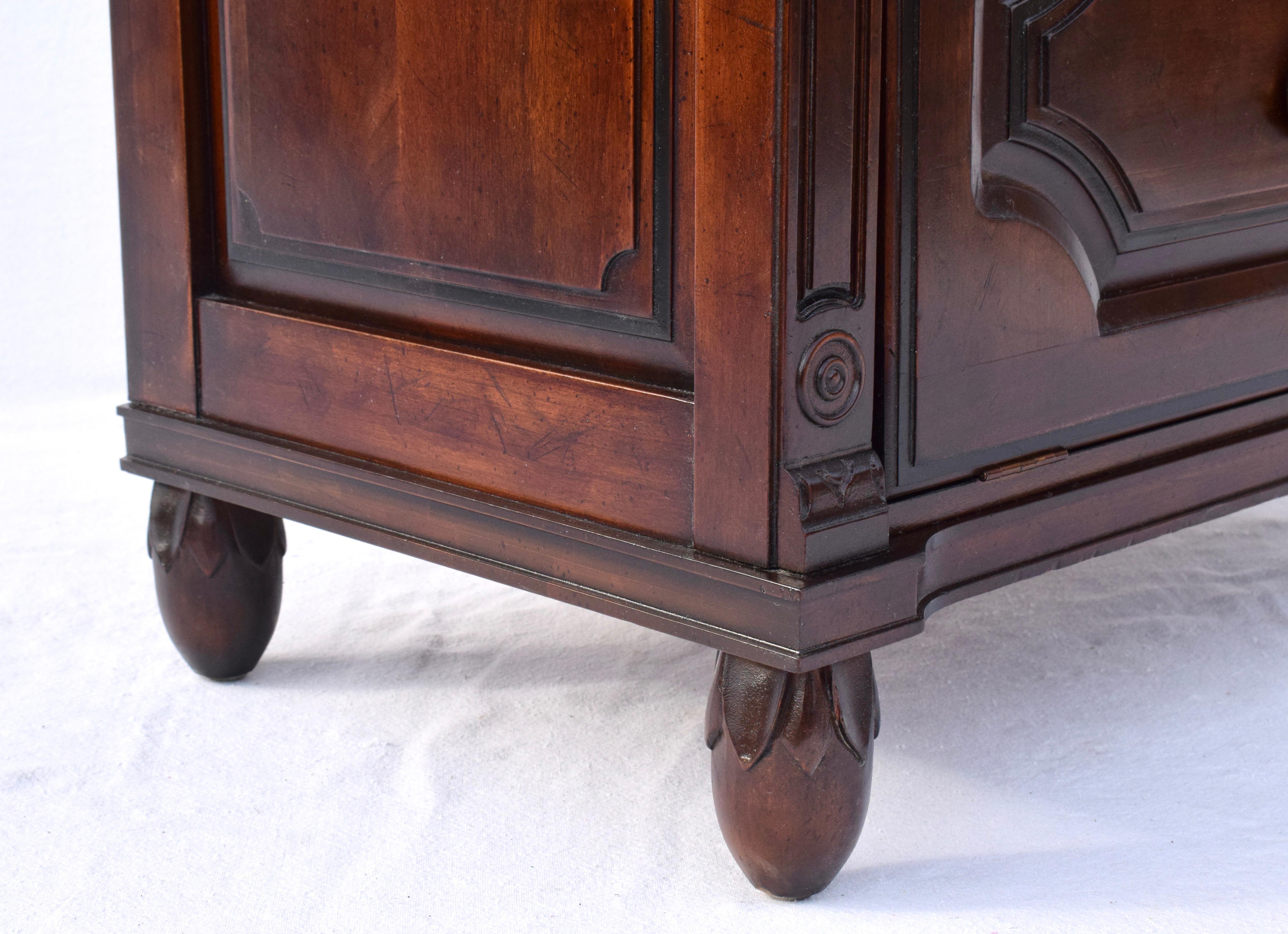 Tables de nuit en cerisier massif par Davis Cabinet Company en vente 7