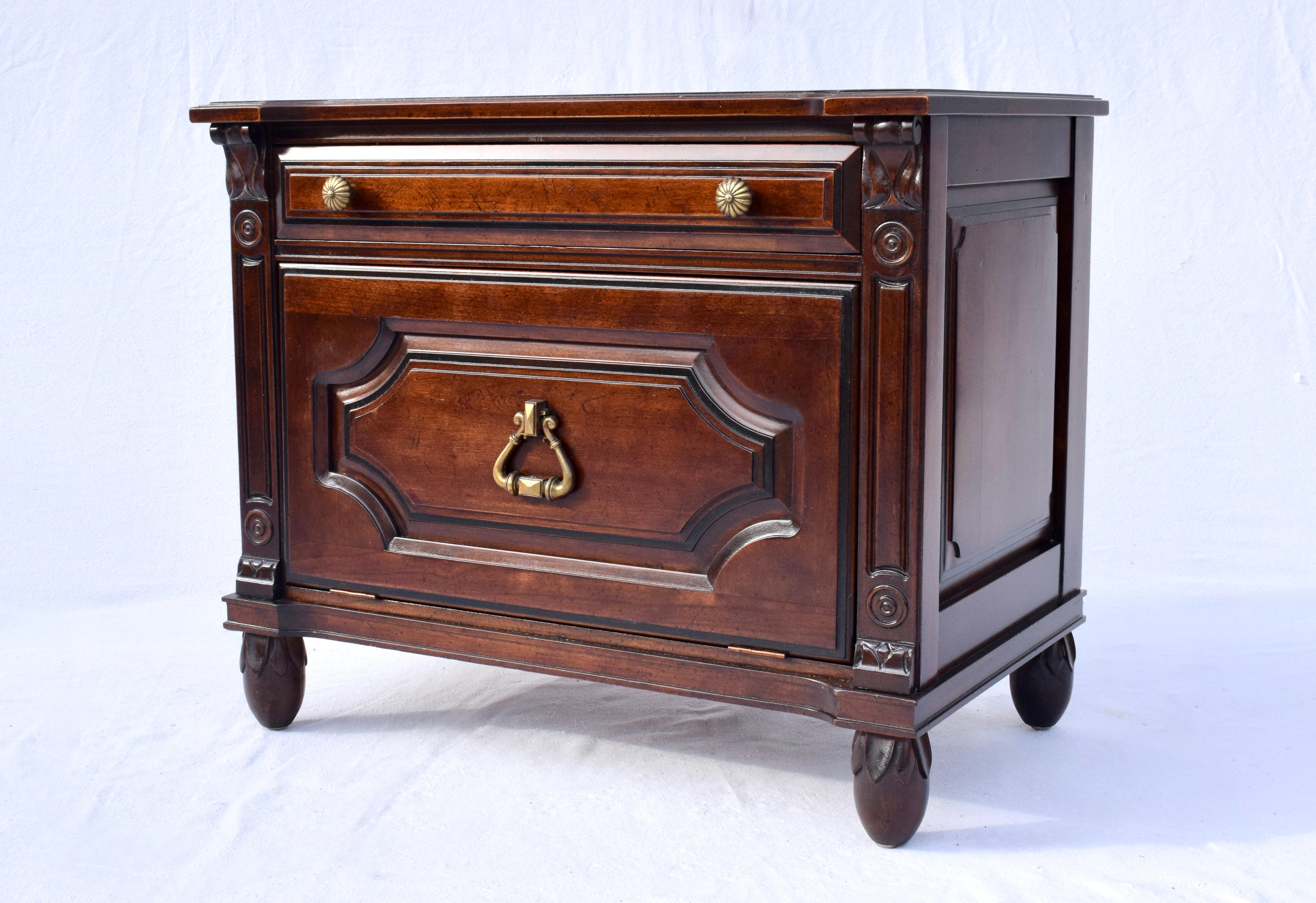 Tables de nuit en cerisier massif par Davis Cabinet Company en vente 8