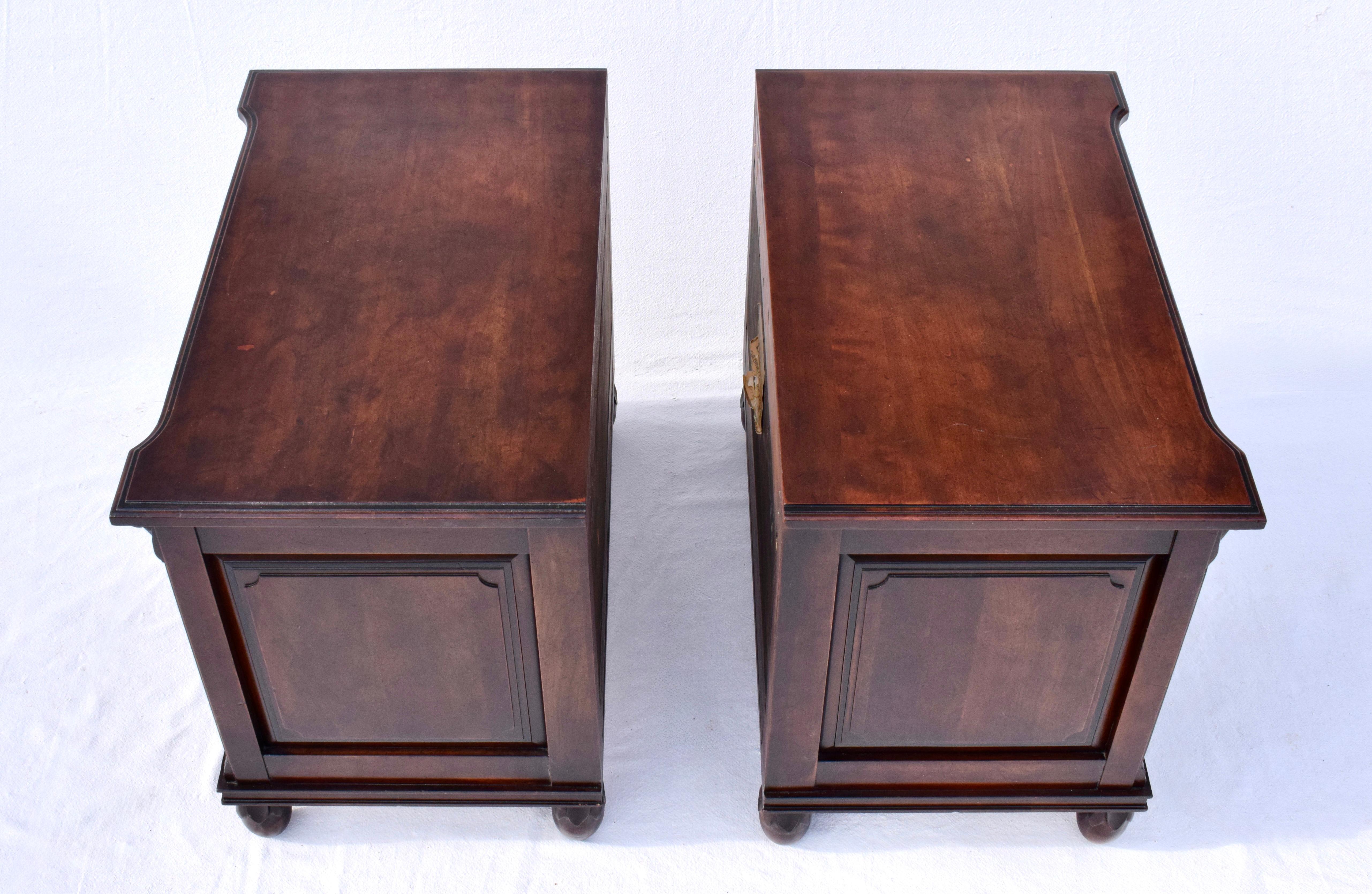 Tables de nuit en cerisier massif par Davis Cabinet Company en vente 3