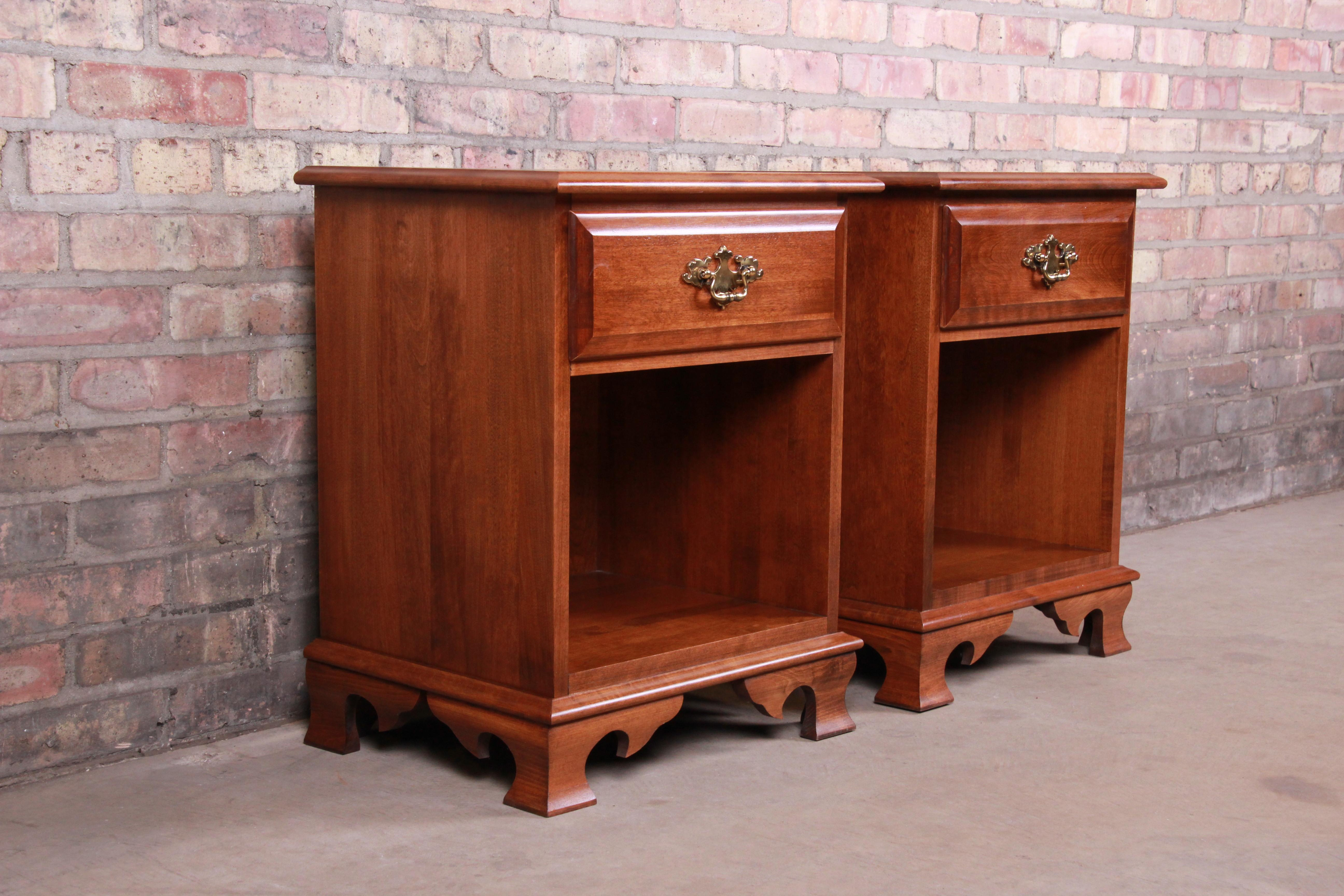 A gorgeous pair of Chippendale style nightstands

By Moosehead Furniture

USA, circa 1980s

Solid cherrywood, with original brass hardware.

Measures: 18