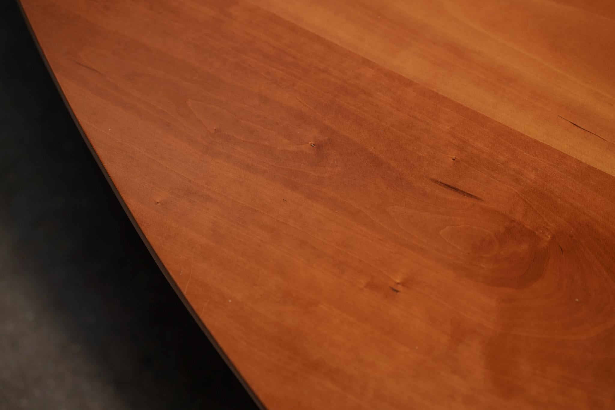 Table basse en cerisier massif Bon état - En vente à Los Angeles, CA