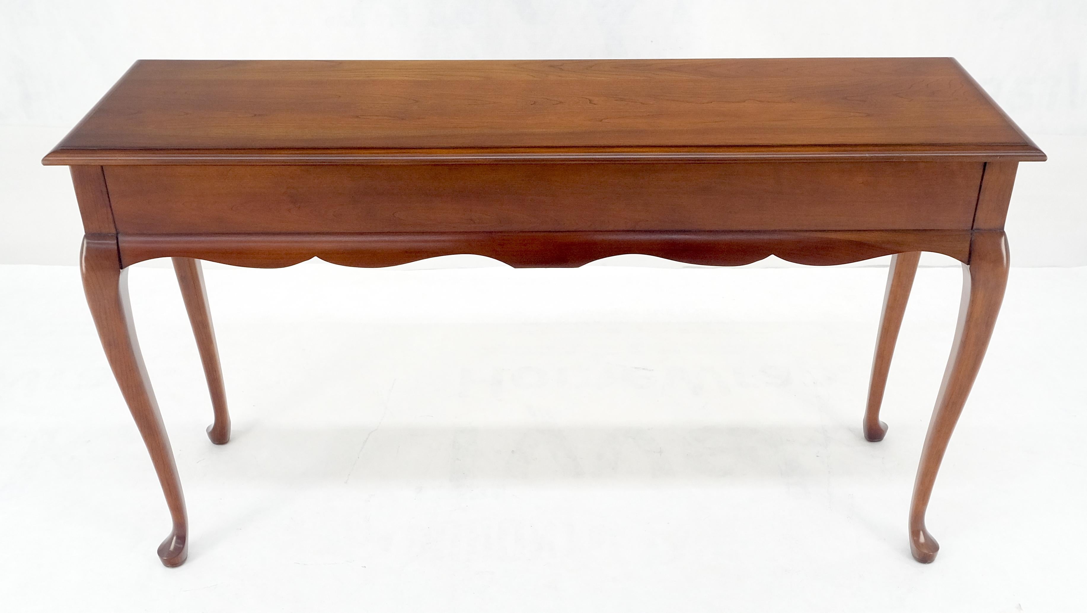Console à deux tiroirs en cerisier massif de style A.Profiles MINT en vente 7