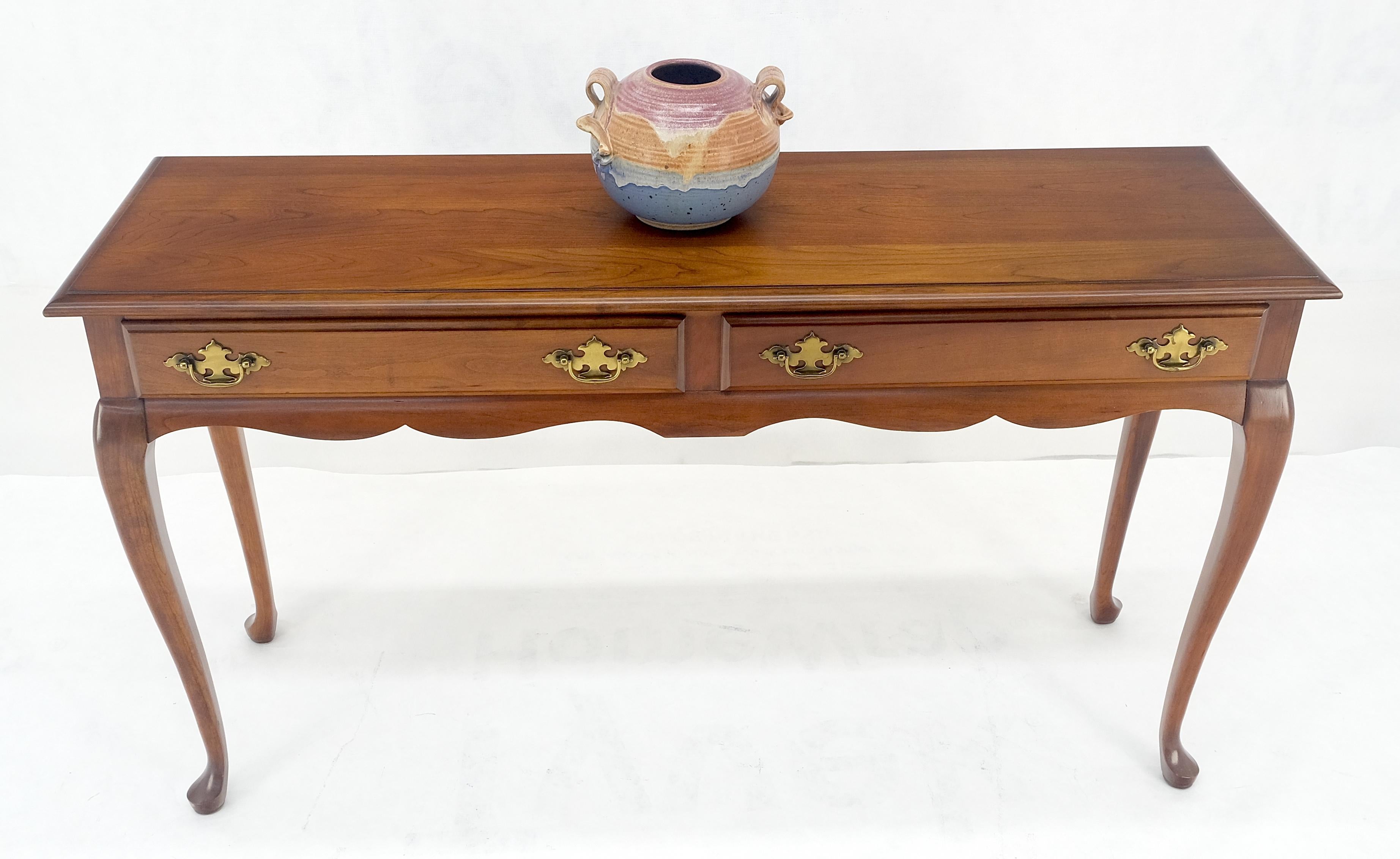 Console à deux tiroirs en cerisier massif de style A.Profiles MINT Bon état - En vente à Rockaway, NJ