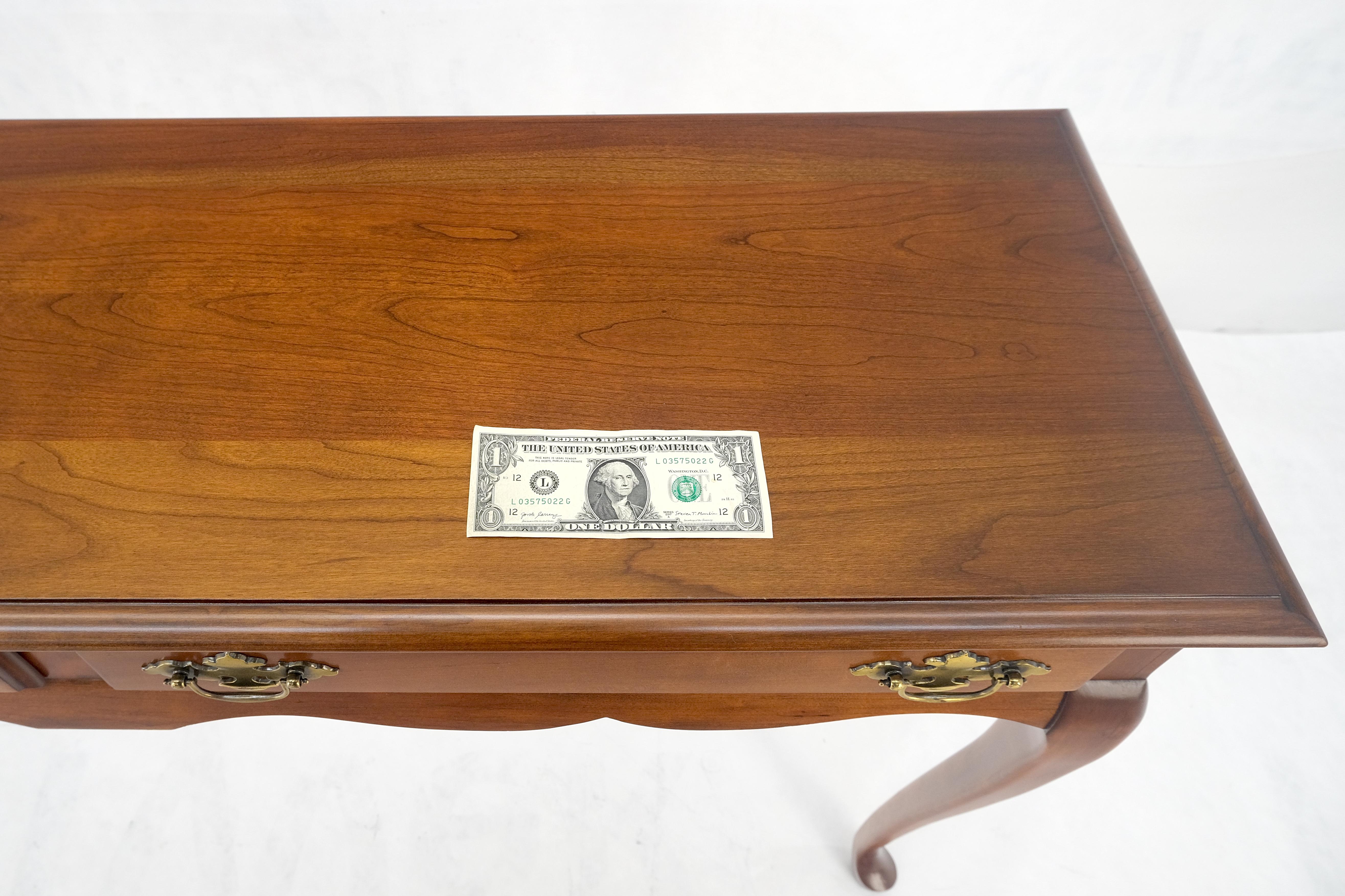 20ième siècle Console à deux tiroirs en cerisier massif de style A.Profiles MINT en vente