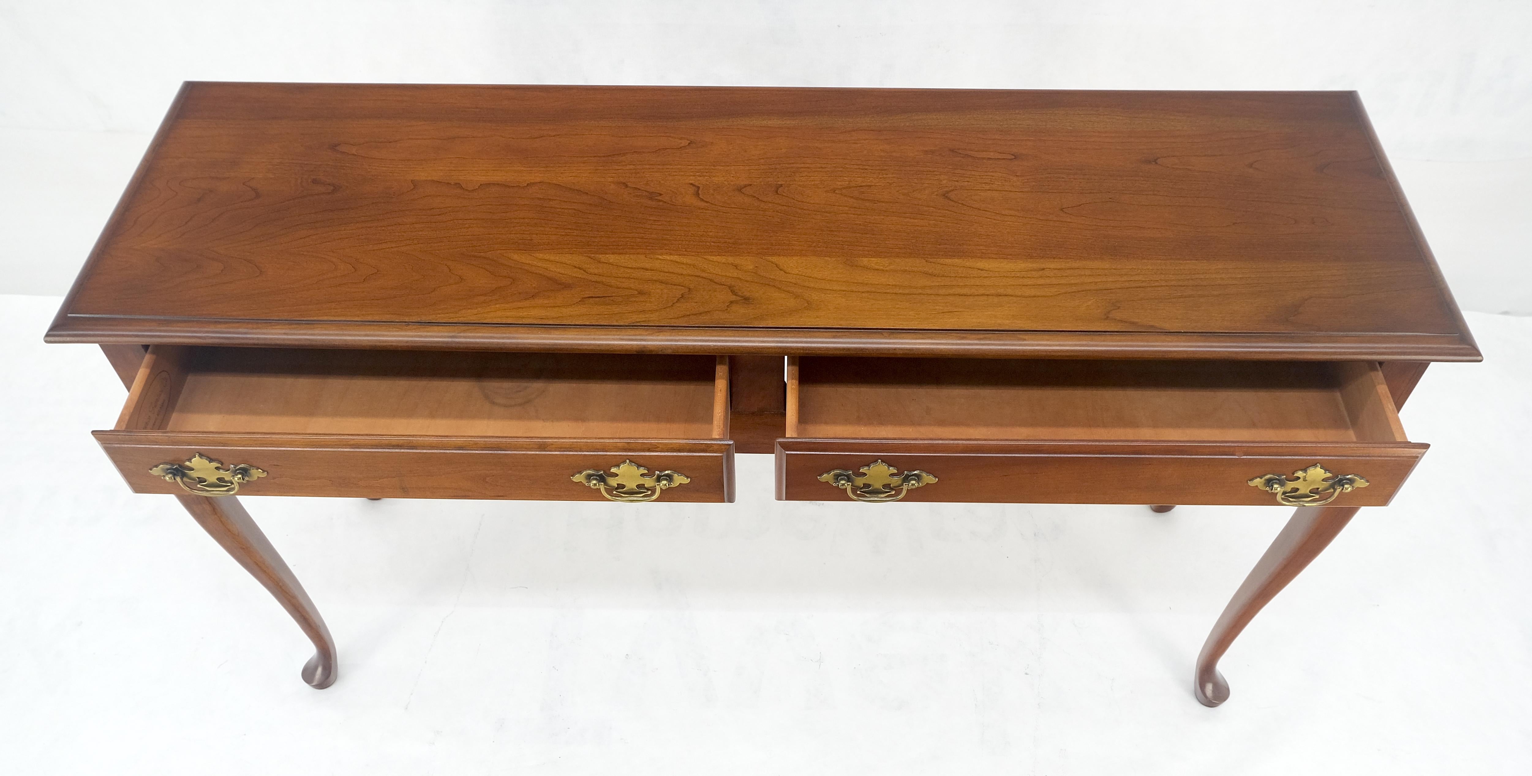 Laiton Console à deux tiroirs en cerisier massif de style A.Profiles MINT en vente
