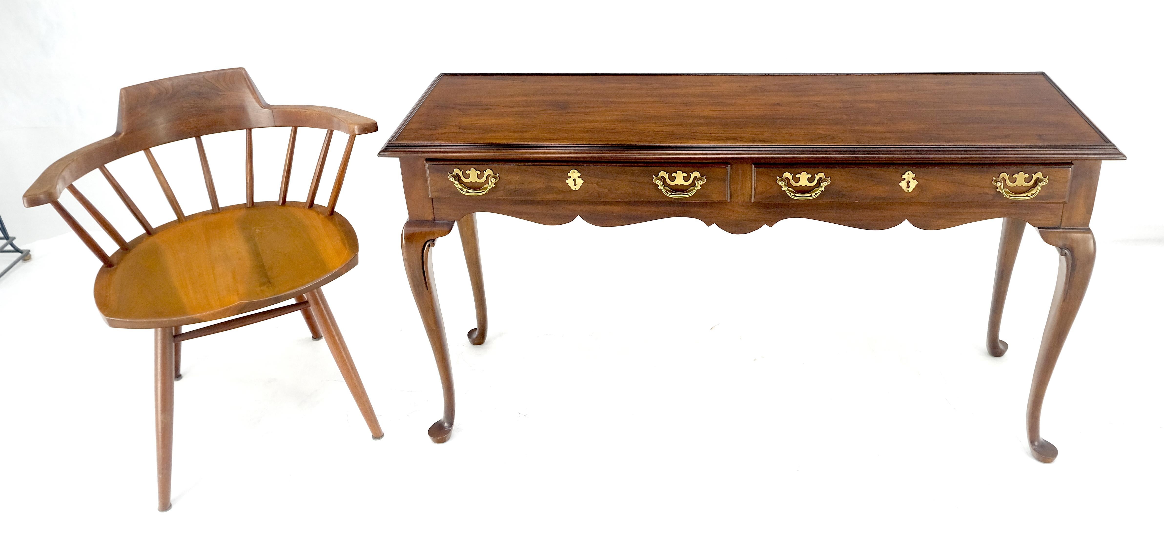 Console à deux tiroirs en laiton massif de style Queen Ann avec poignées tombantes en vente 4