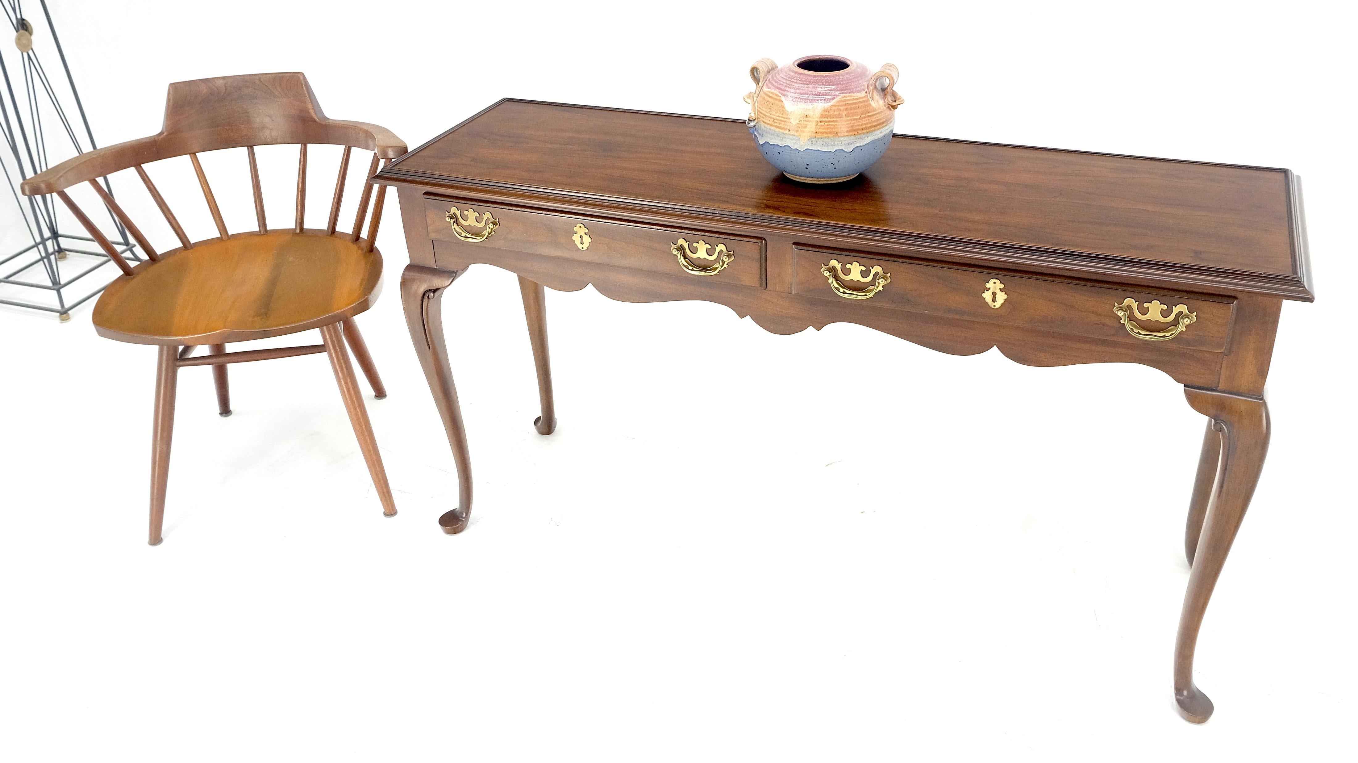 Console à deux tiroirs en laiton massif de style Queen Ann avec poignées tombantes en vente 5