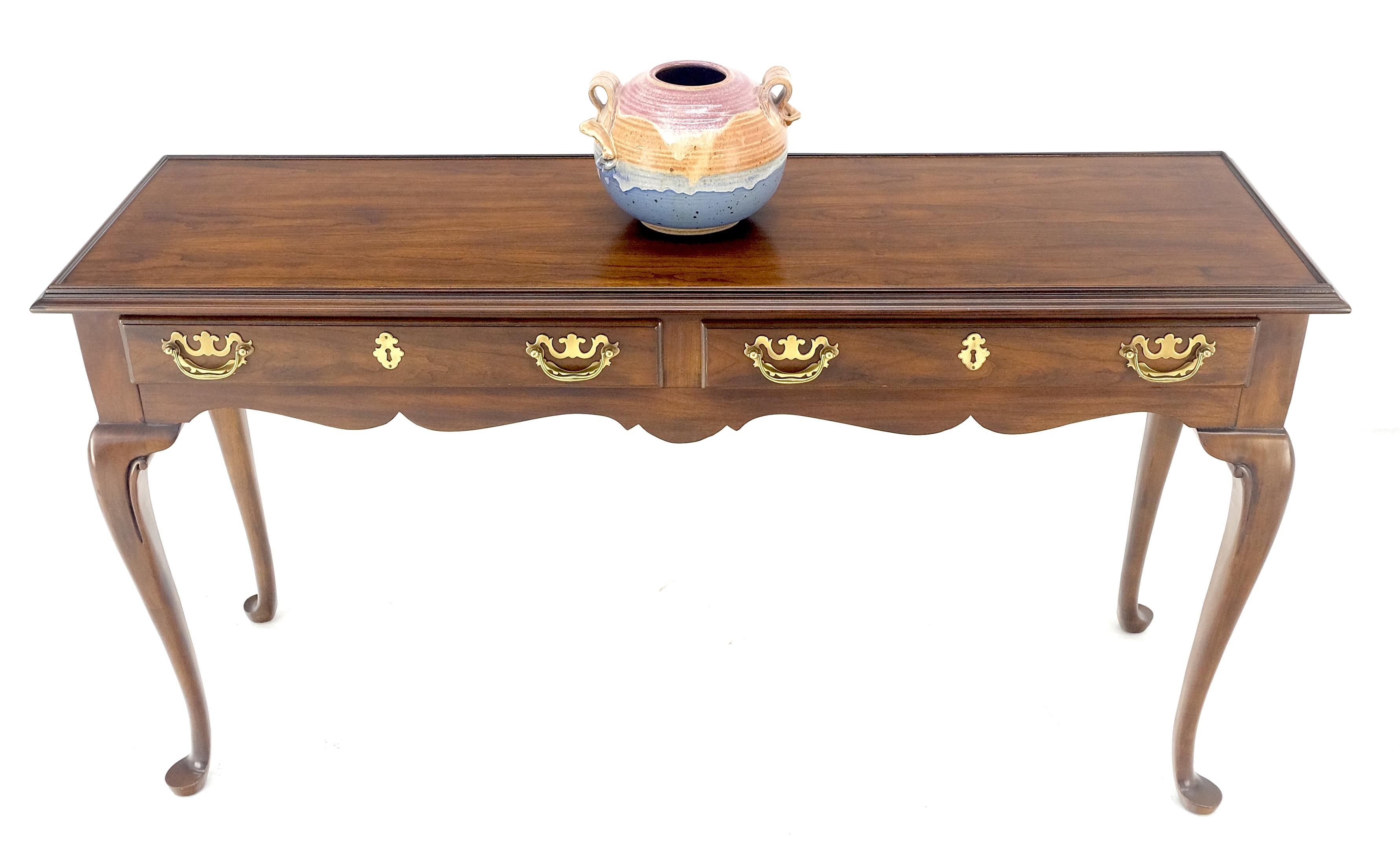 Console à deux tiroirs en laiton massif de style Queen Ann avec poignées tombantes en vente 6