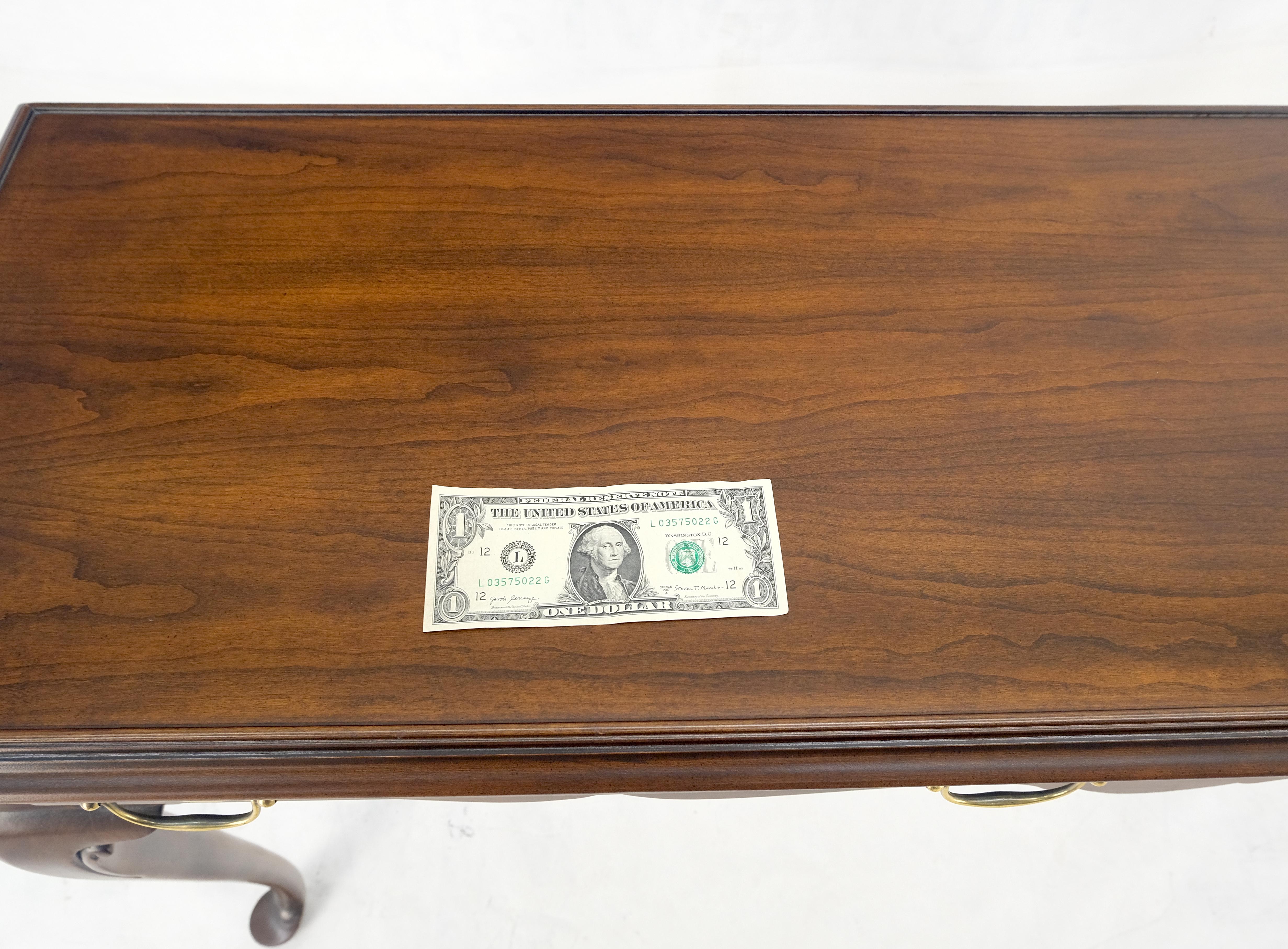 Console à deux tiroirs en laiton massif de style Queen Ann avec poignées tombantes en vente 7
