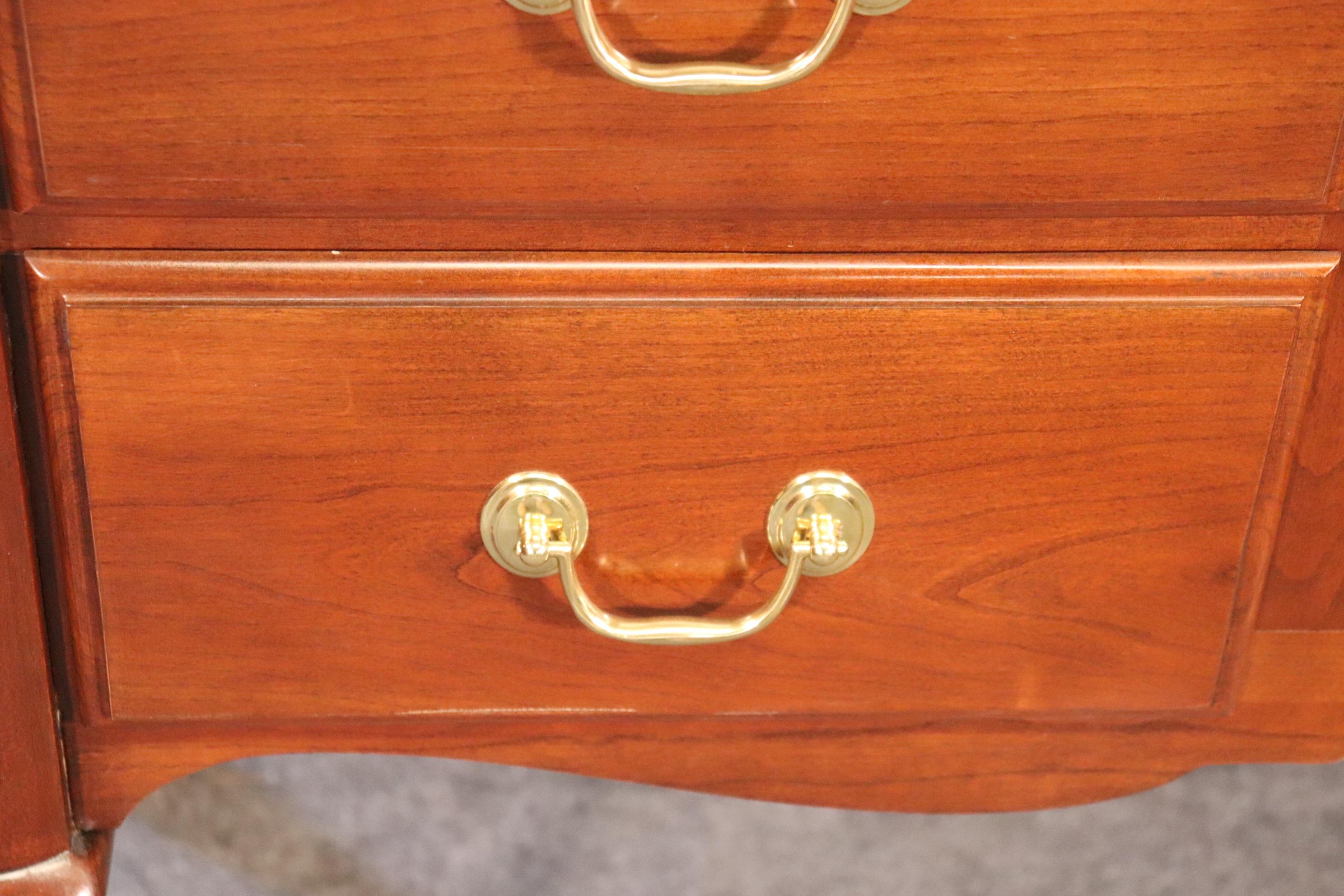 Solid Cherry Queen Anne Harden Sideboard Buffet Server In Good Condition In Swedesboro, NJ