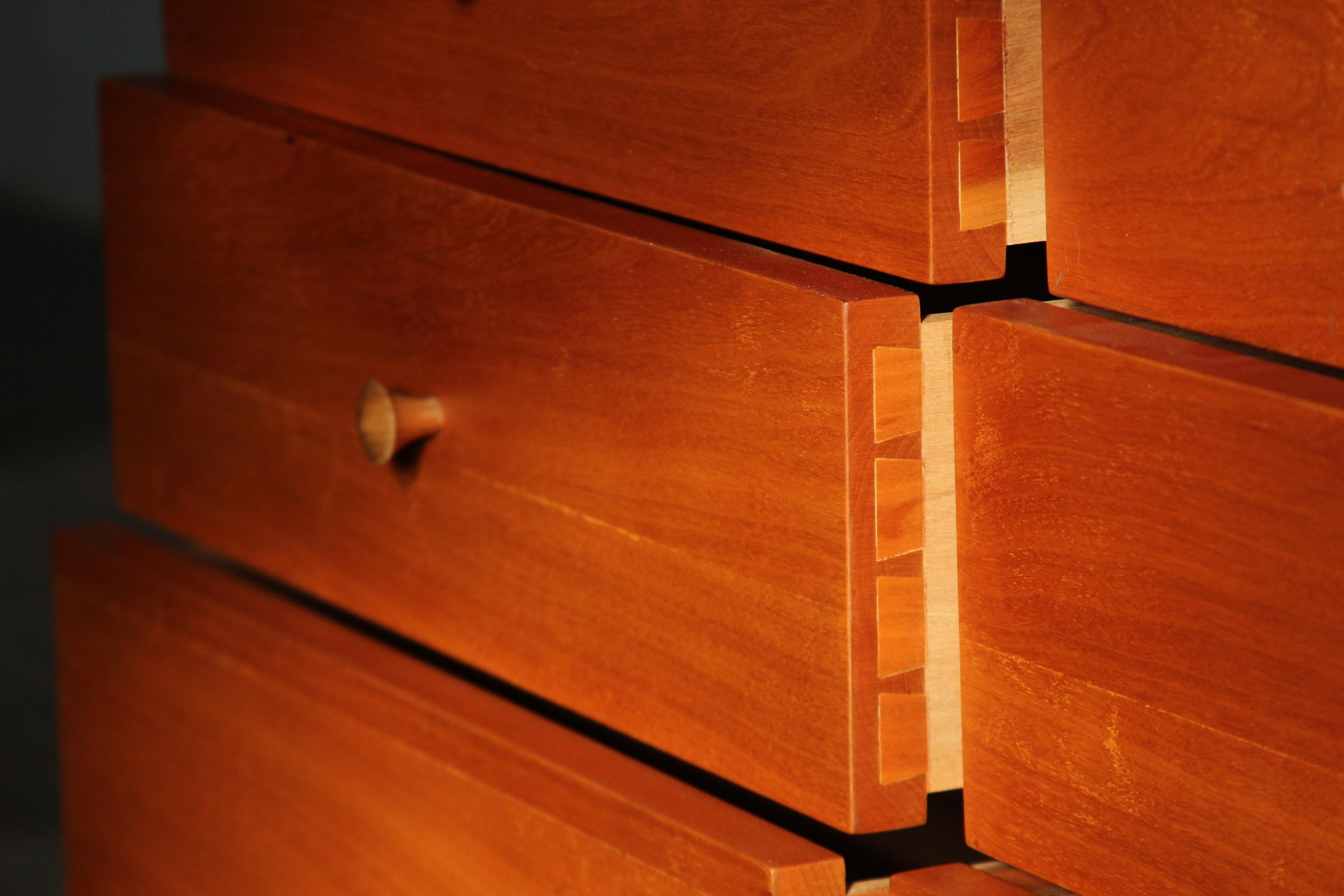Coffre à 18 tiroirs en merisier massif de Sir Terence Conran pour Benchmark Furniture 3