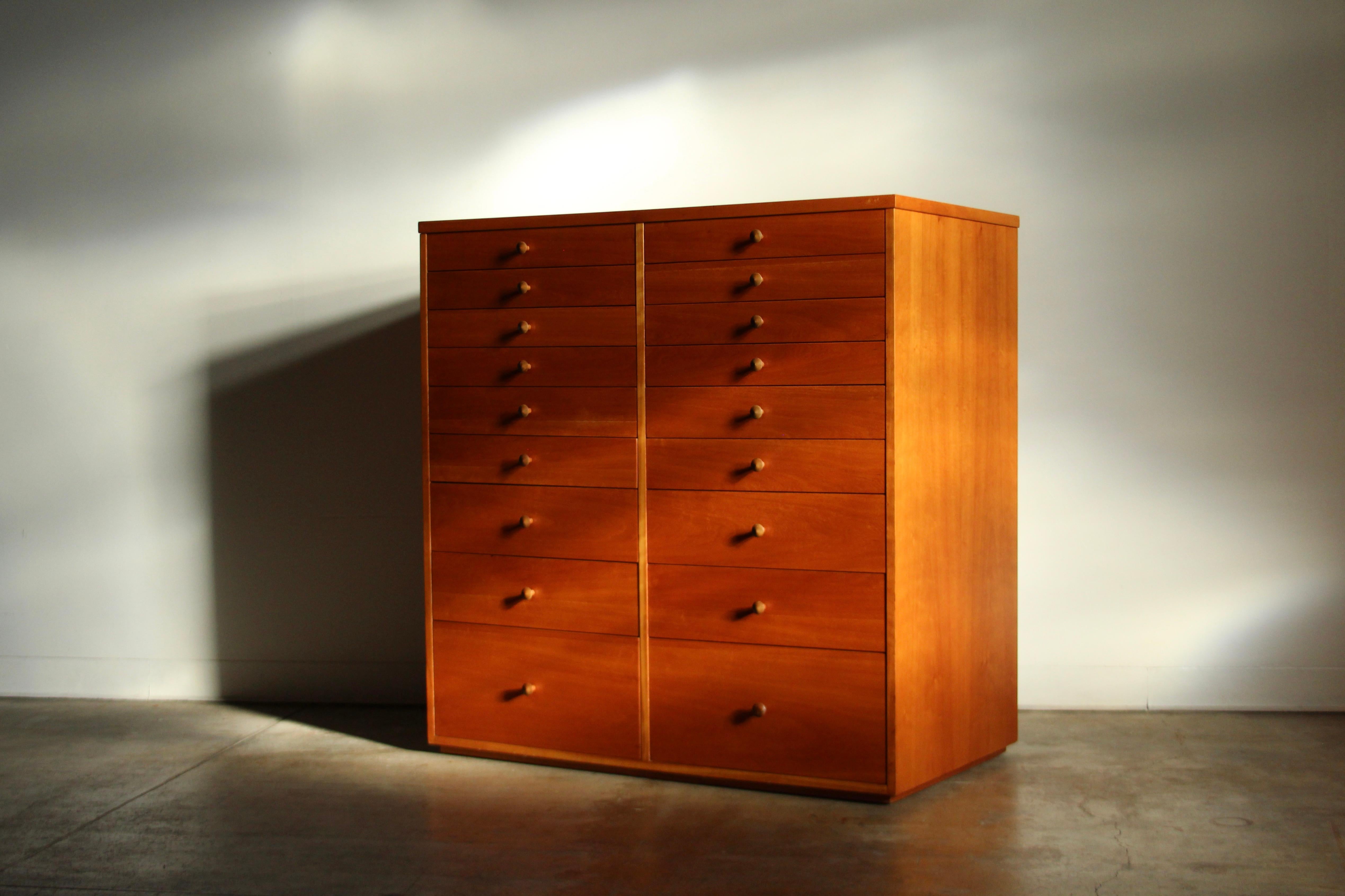 Coffre à 18 tiroirs en merisier massif de Sir Terence Conran pour Benchmark Furniture 13