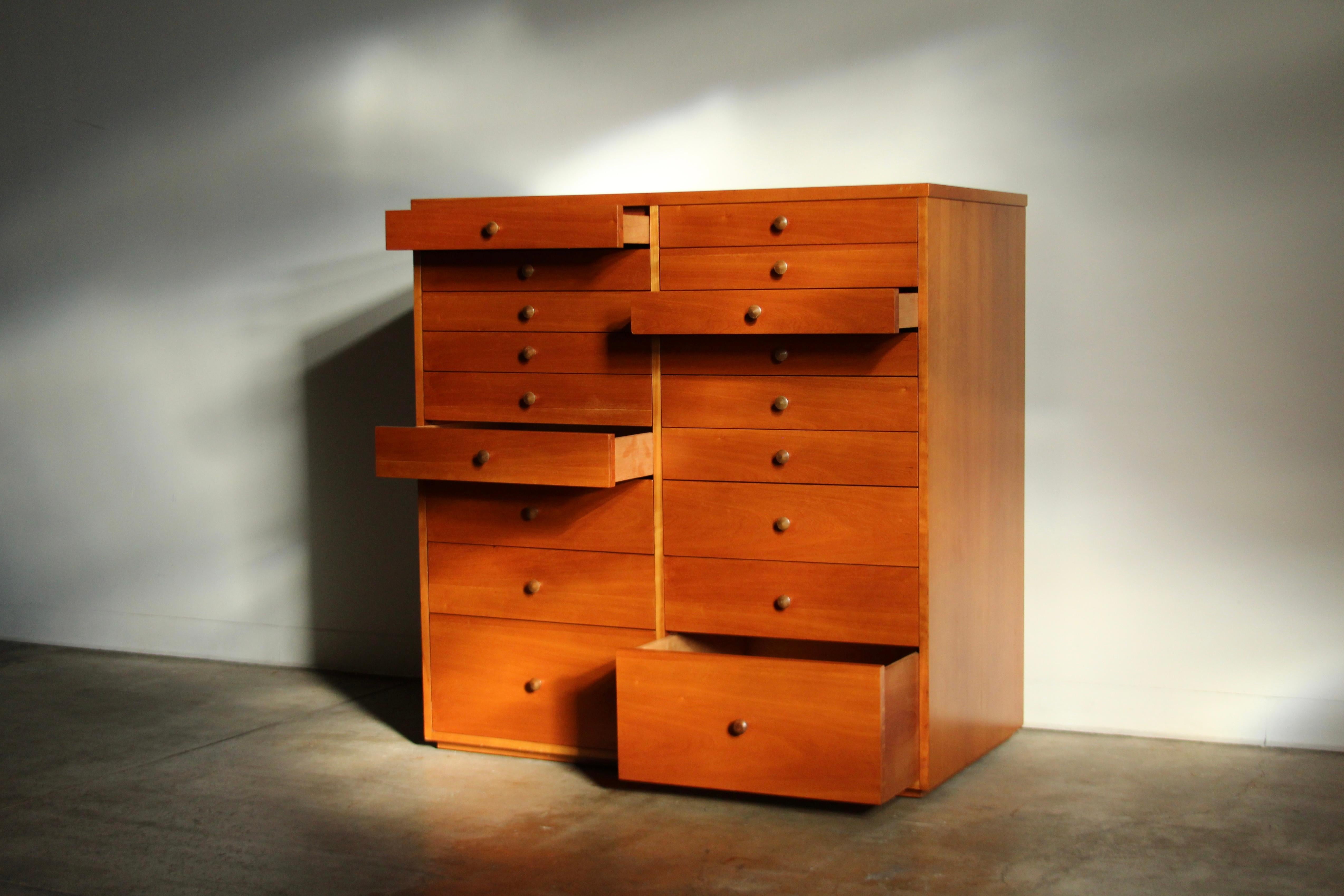 Coffre à 18 tiroirs en merisier massif de Sir Terence Conran pour Benchmark Furniture 1
