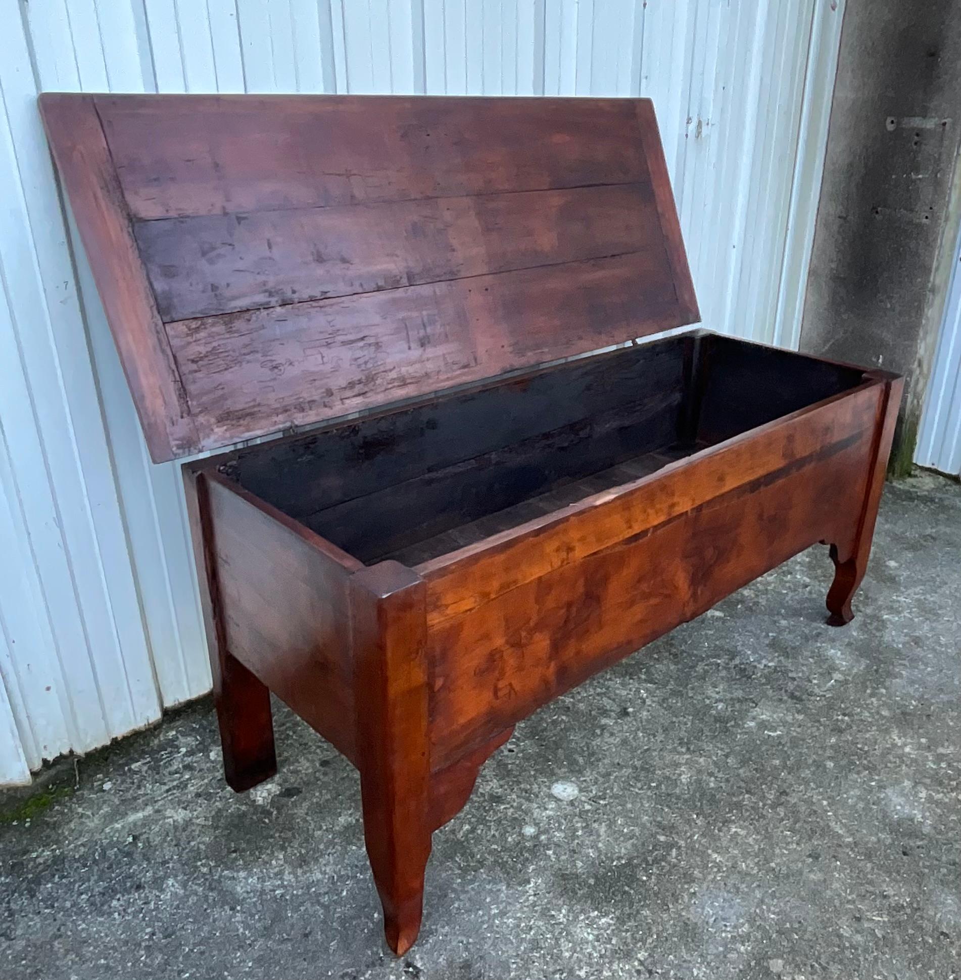 Solid Cherrywood Chest – Late 19th Century In Good Condition For Sale In SAINT-CLÉMENT-DE-LA-PLACE, FR