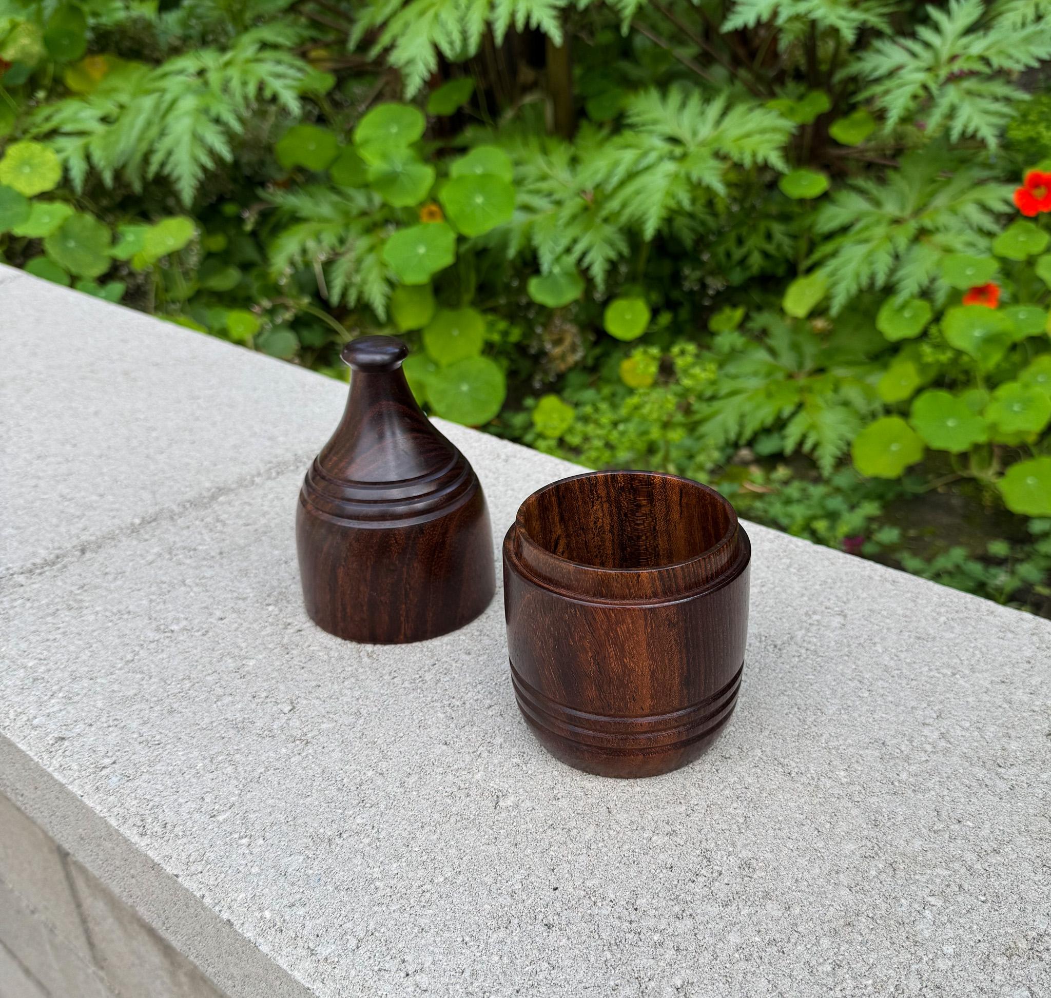 Solid Cocobolo Lidded Box, 20th Century In Good Condition For Sale In San Juan Capistrano, CA