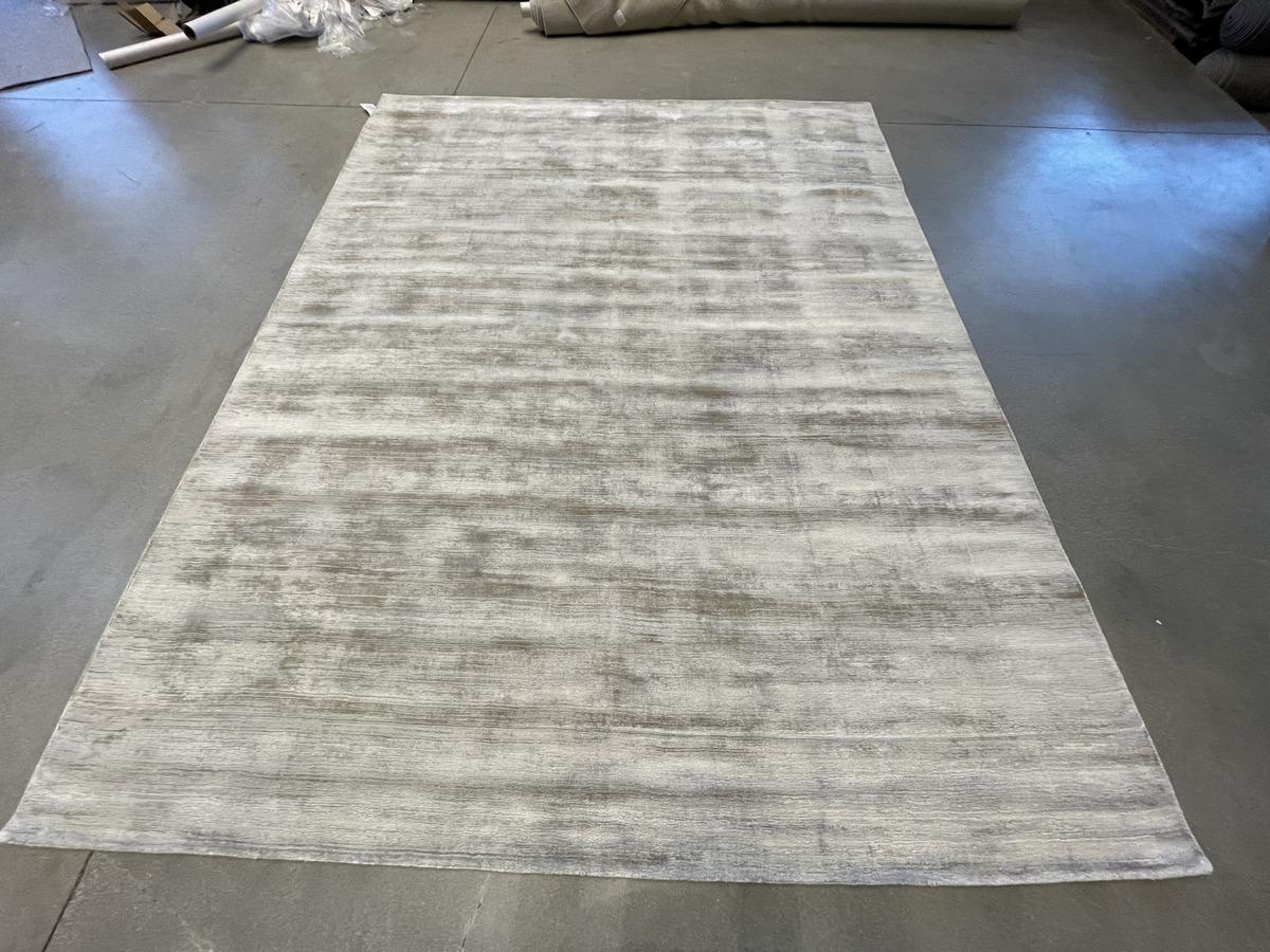 Einfarbiger luxuriöser weicher Teppich im Zustand „Hervorragend“ im Angebot in Los Angeles, CA