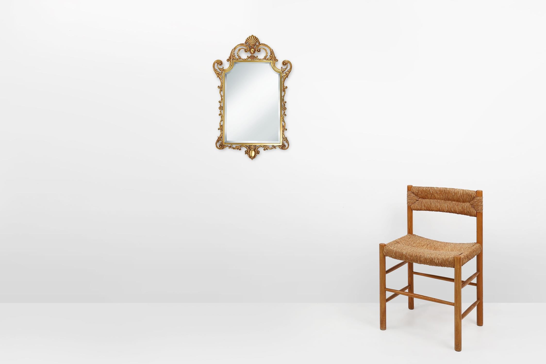Francia / 1950 / Espejo / cobre / Luis XV / Mitad de siglo / Vintage

Espejo francés de cobre de estilo Luis XV con cresta de concha encima y elegantes detalles florales. 

Este espejo biselado de notable diseño en cobre macizo es un complemento