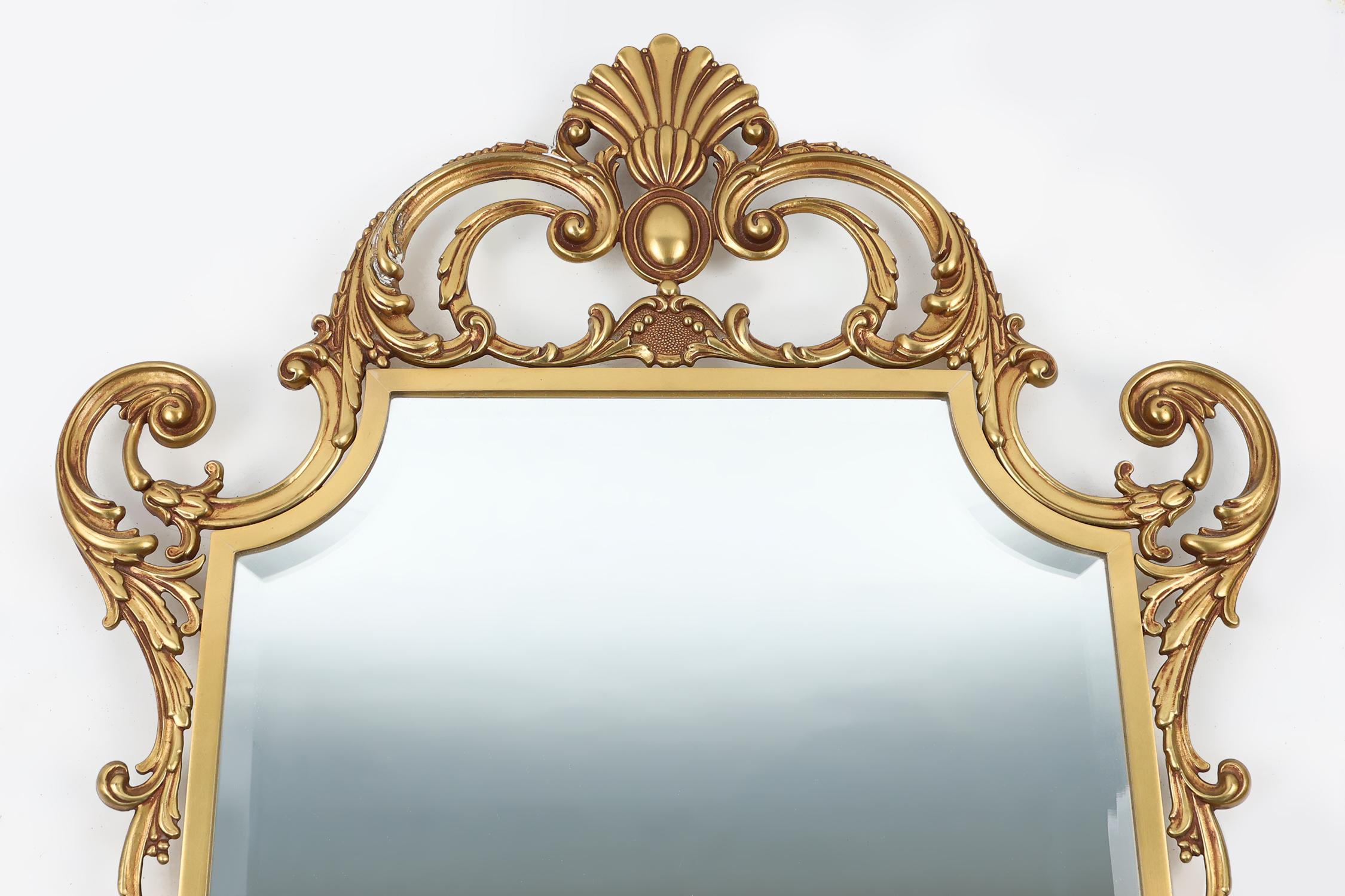 Espejo de pared biselado de cobre macizo estilo Luis XV francés del siglo XX Francés en venta
