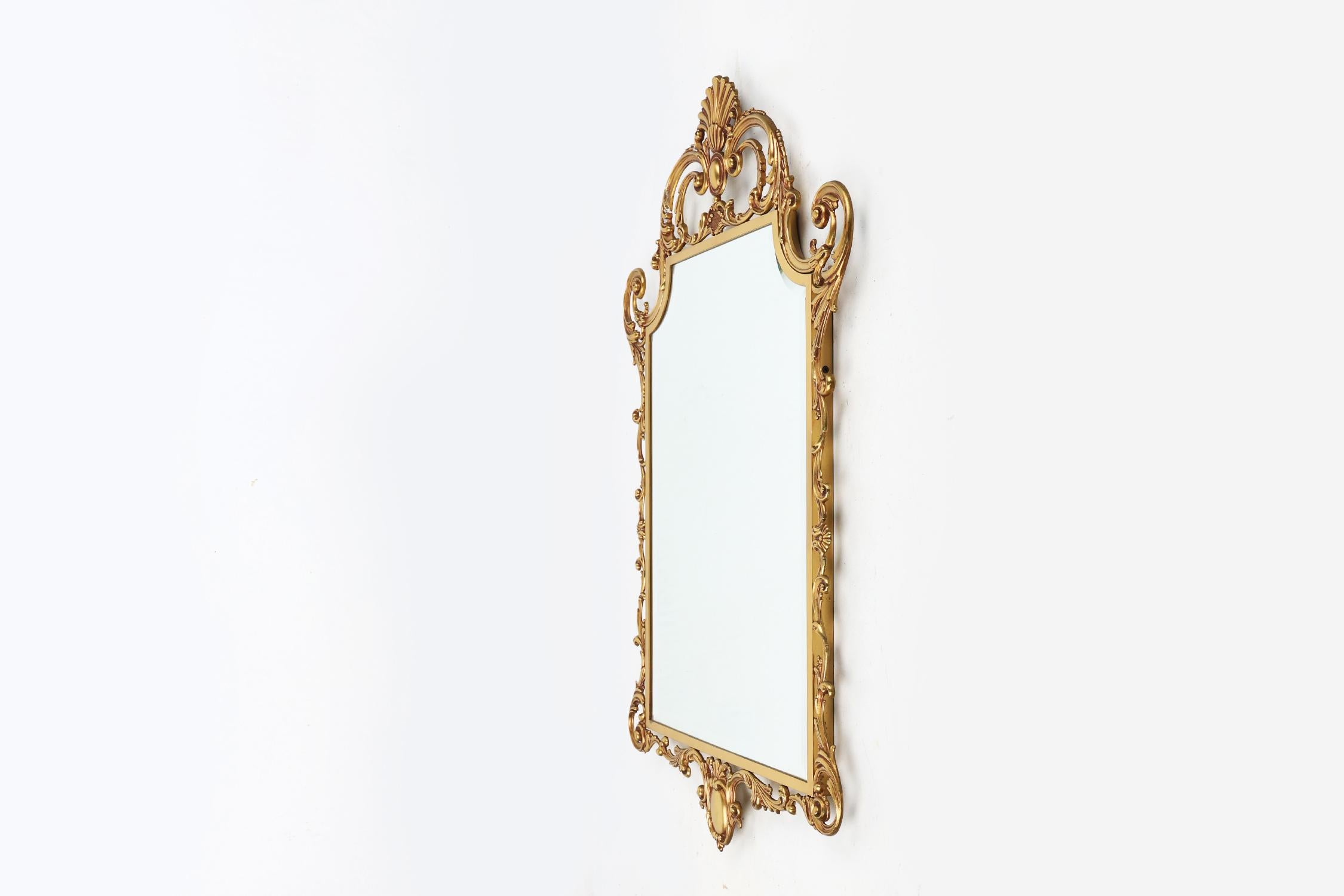 Espejo de pared biselado de cobre macizo estilo Luis XV francés del siglo XX en venta 2