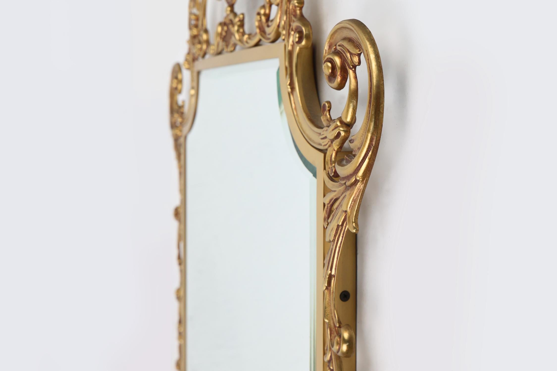 Espejo de pared biselado de cobre macizo estilo Luis XV francés del siglo XX en venta 3