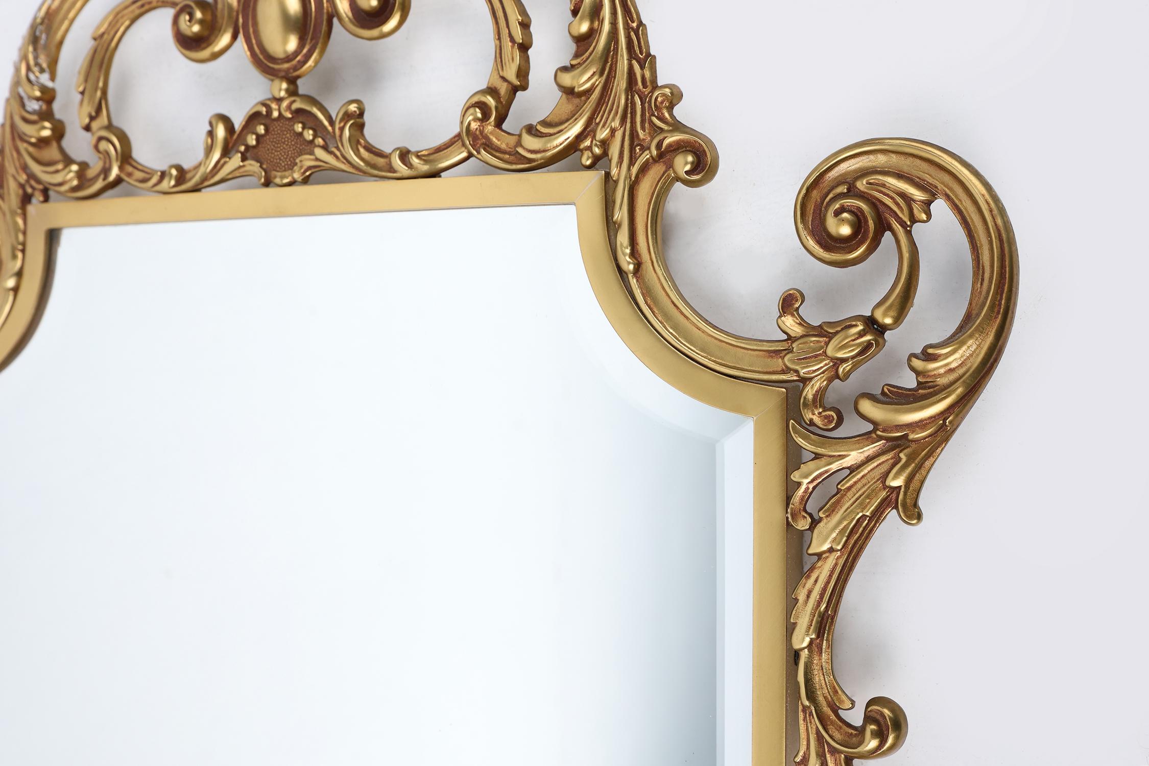 Espejo de pared biselado de cobre macizo estilo Luis XV francés del siglo XX en venta 4