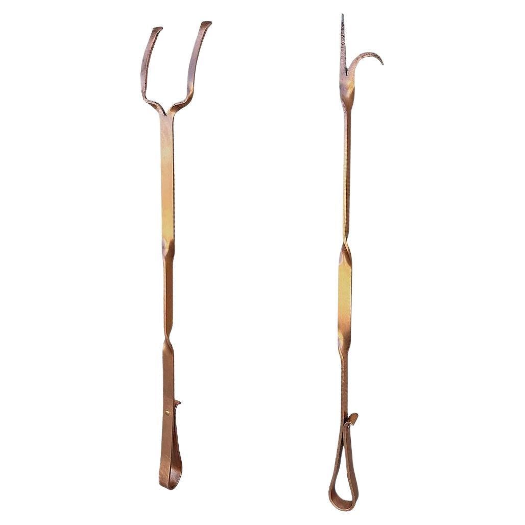 Tisonnier et pince en cuivre massif Art déco pour cheminée Outils en vente