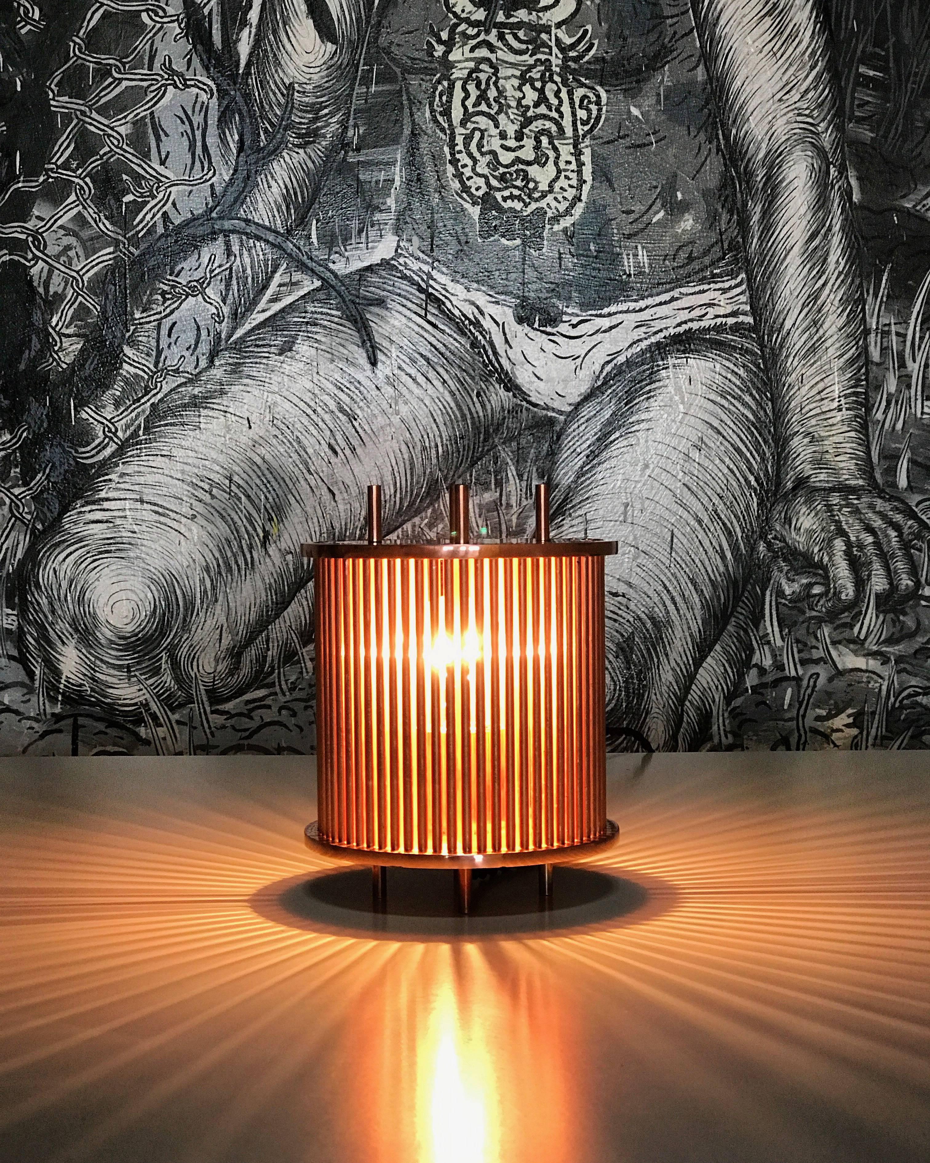 Lampe de table en cuivre massif Excellent état - En vente à Toronto, Ontario