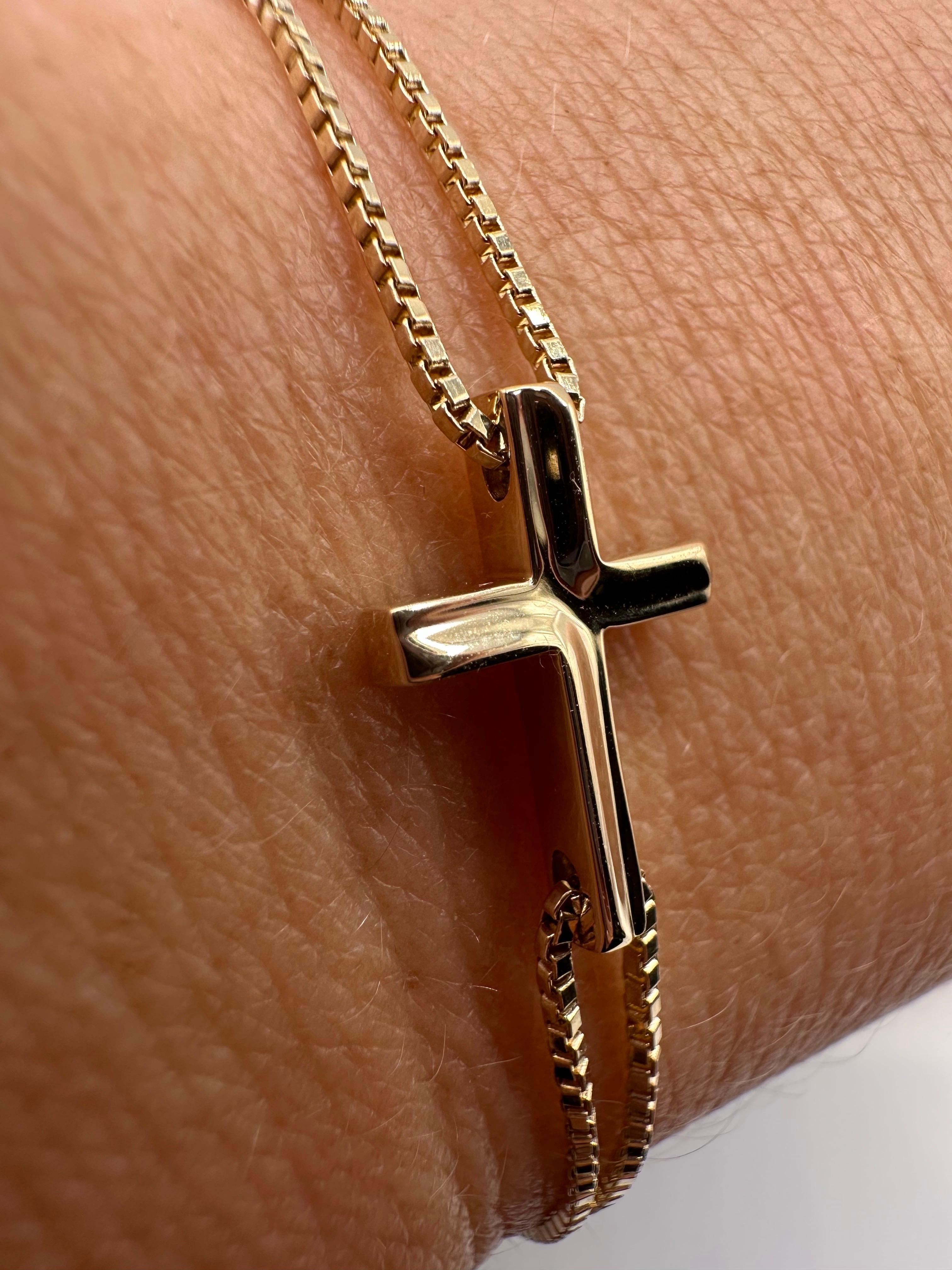 Pulsera Cruz maciza pulsera moderna oro 18KT en Nuevo estado para la venta en Boca Raton, FL