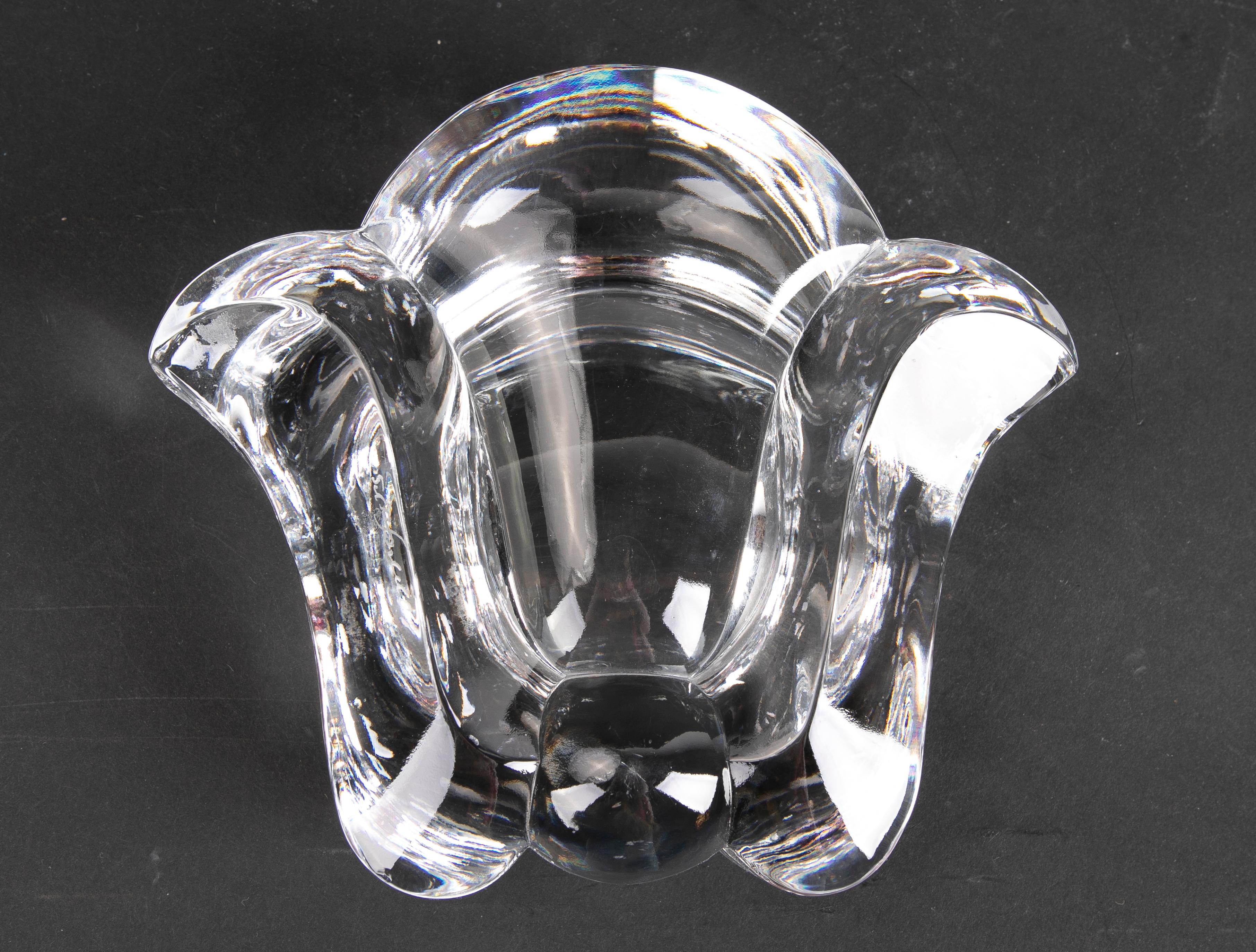 Solid Crystal Ashtray in the Shape of a Flower For Sale 4