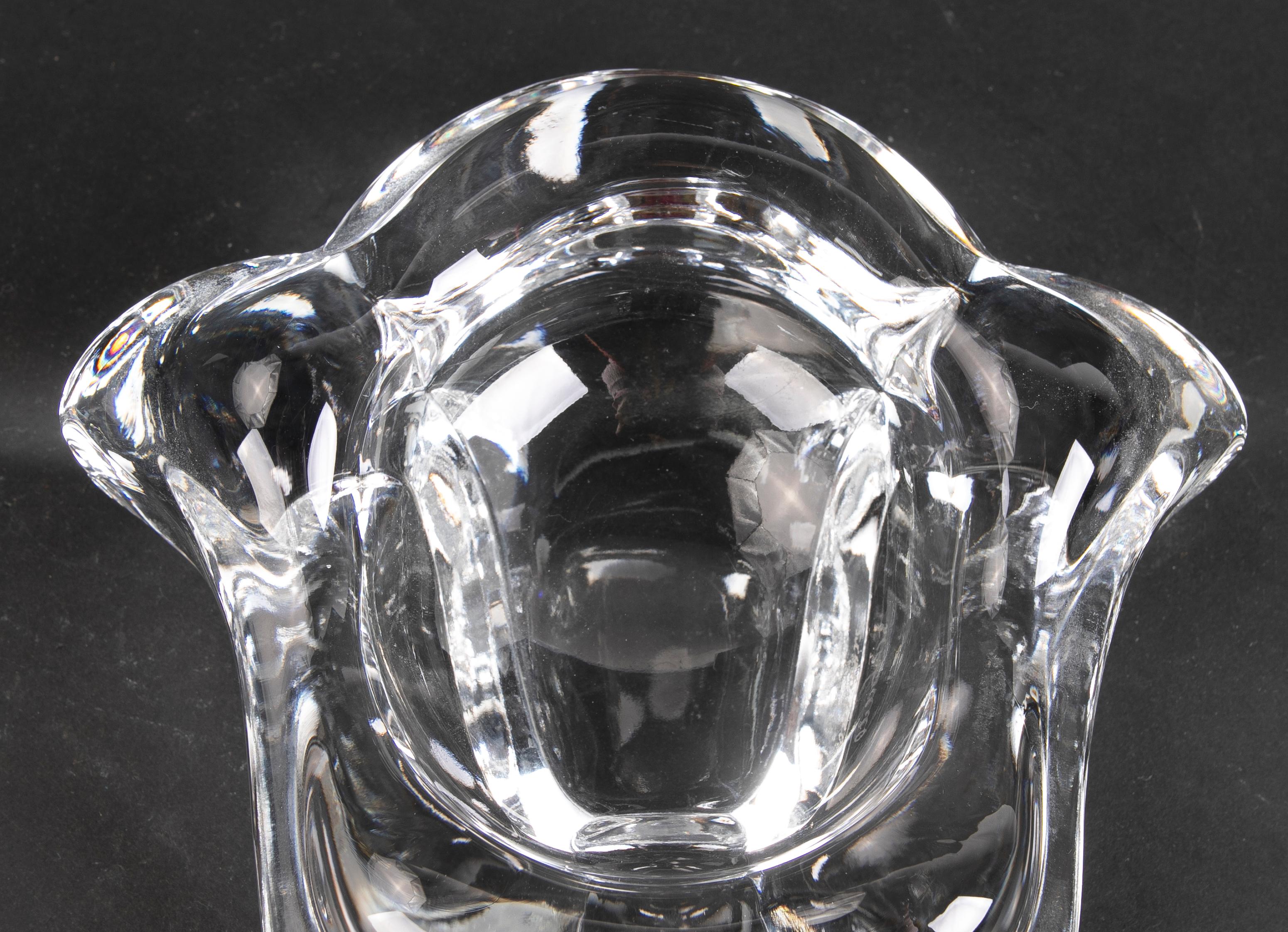 Cendrier en cristal massif en forme de fleur en vente 7