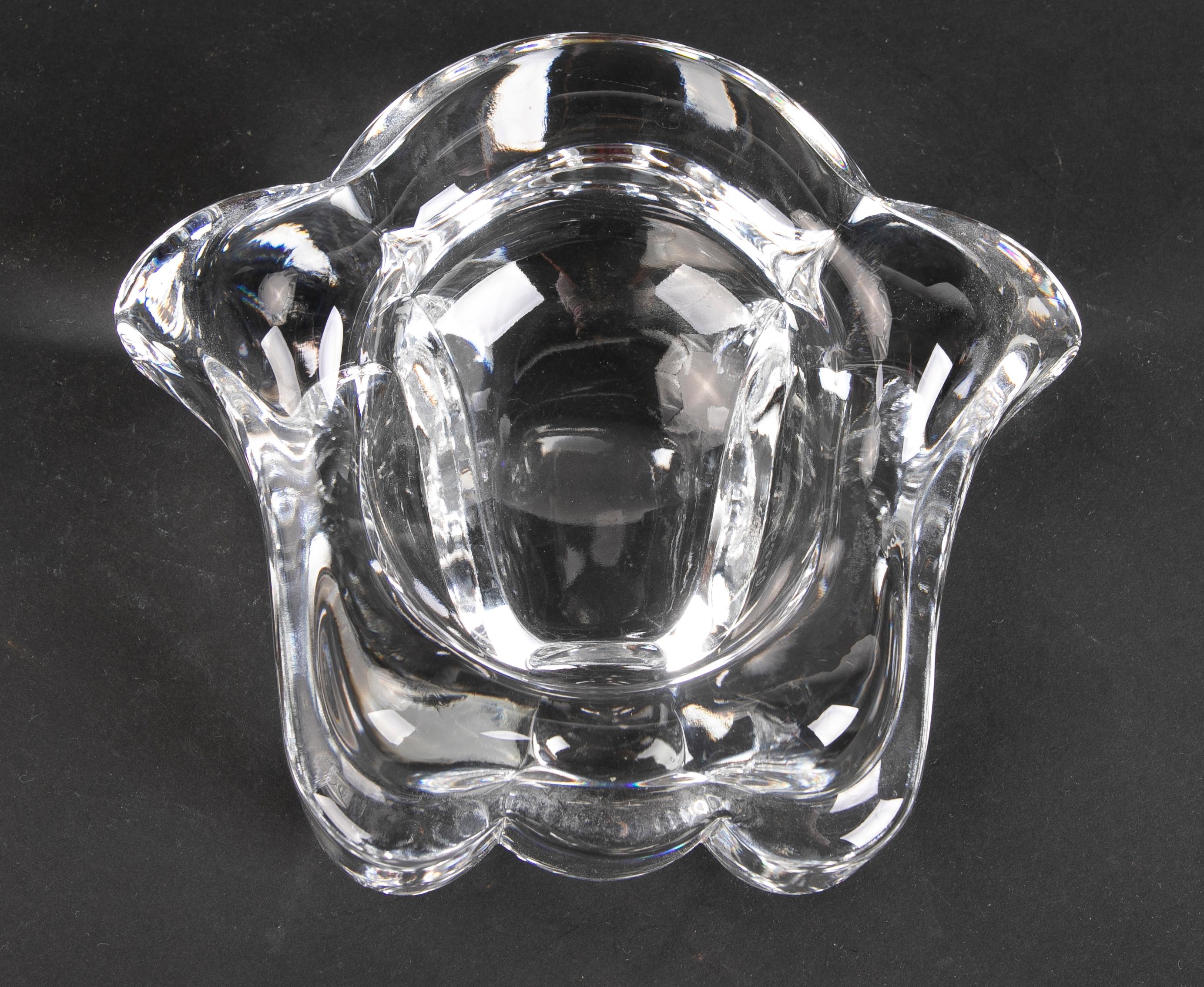 Solid Crystal Ashtray in the Shape of a Flower For Sale 7