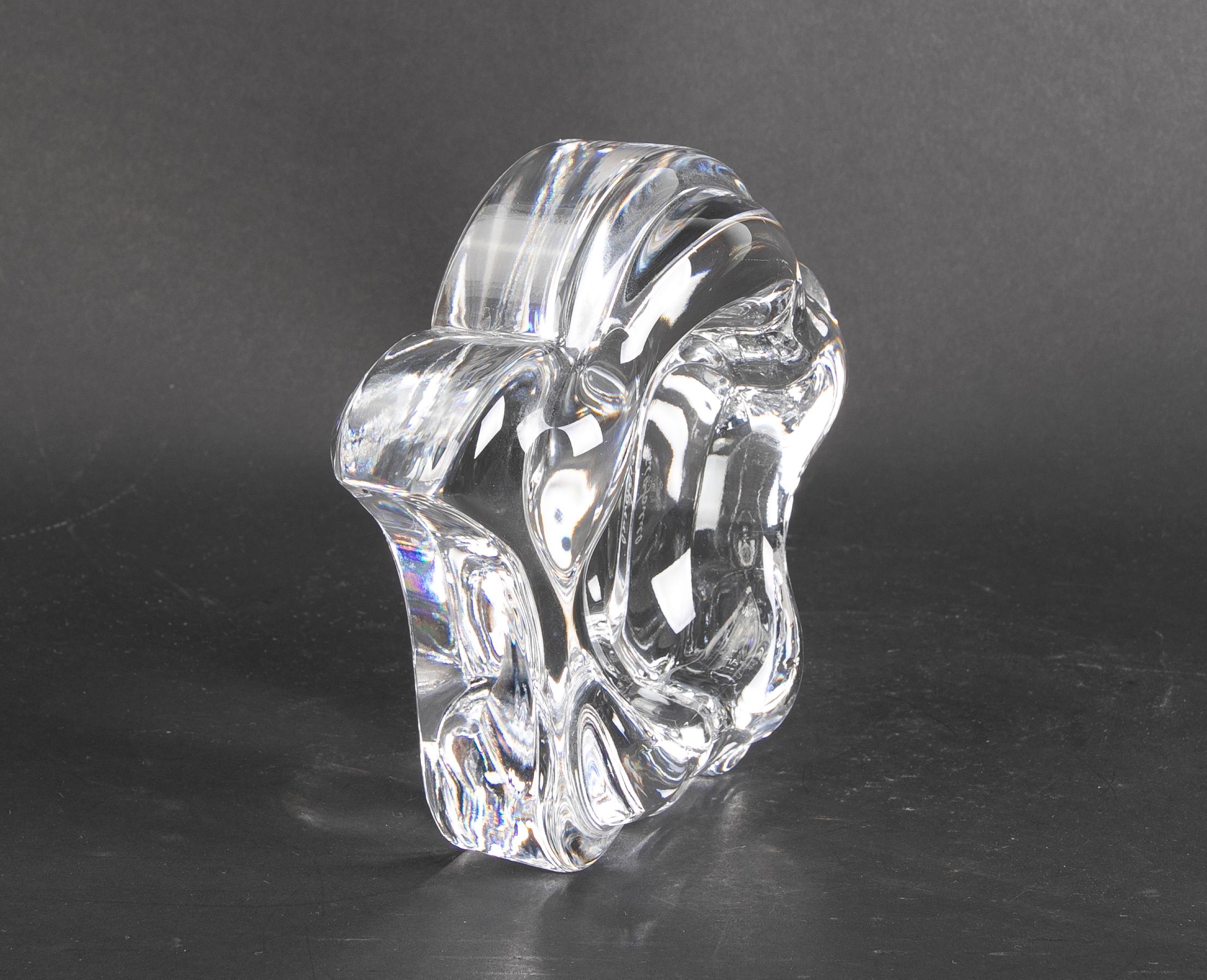 20th Century Solid Crystal Ashtray in the Shape of a Flower For Sale