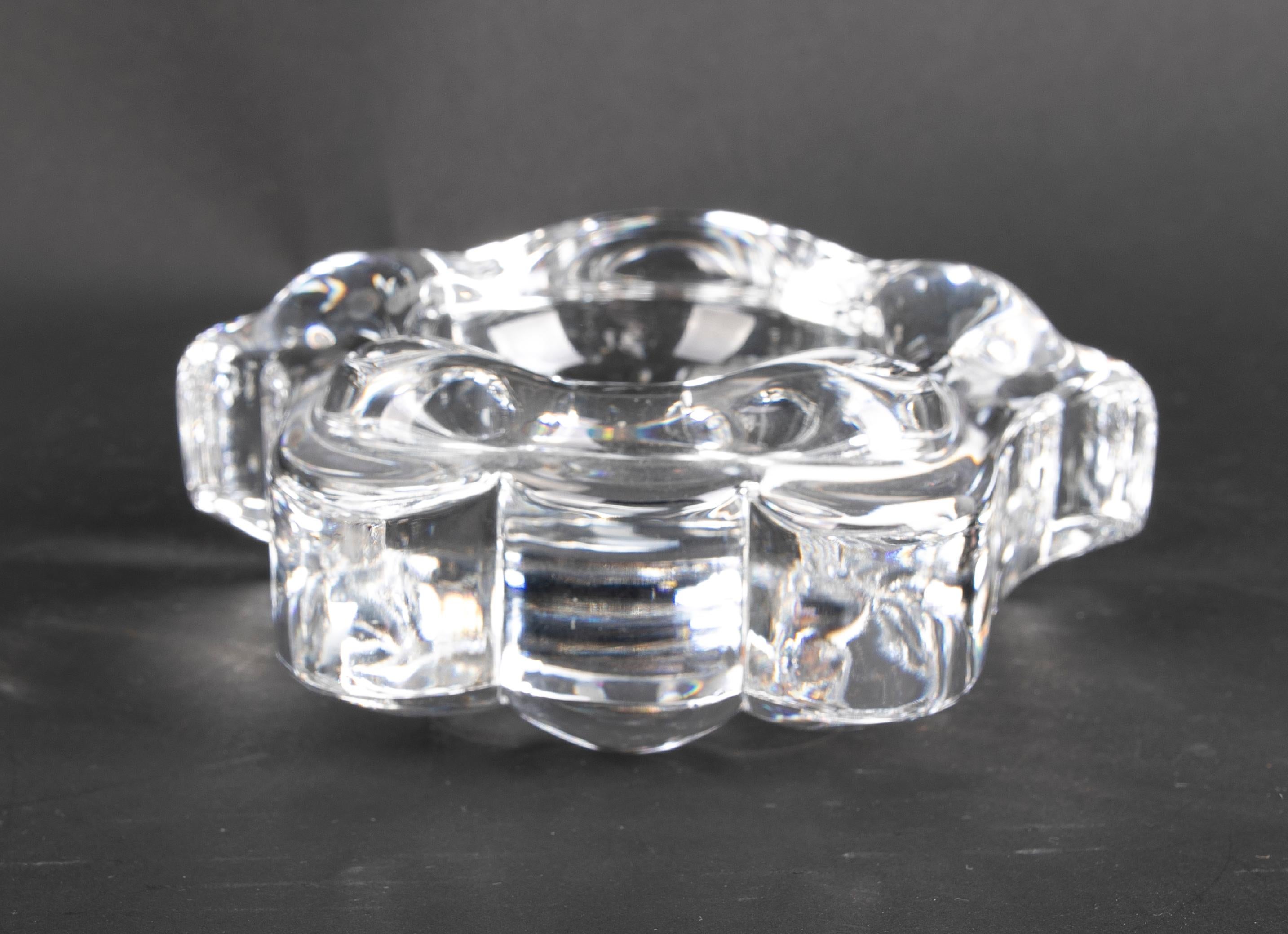 Cendrier en cristal massif en forme de fleur en vente 2