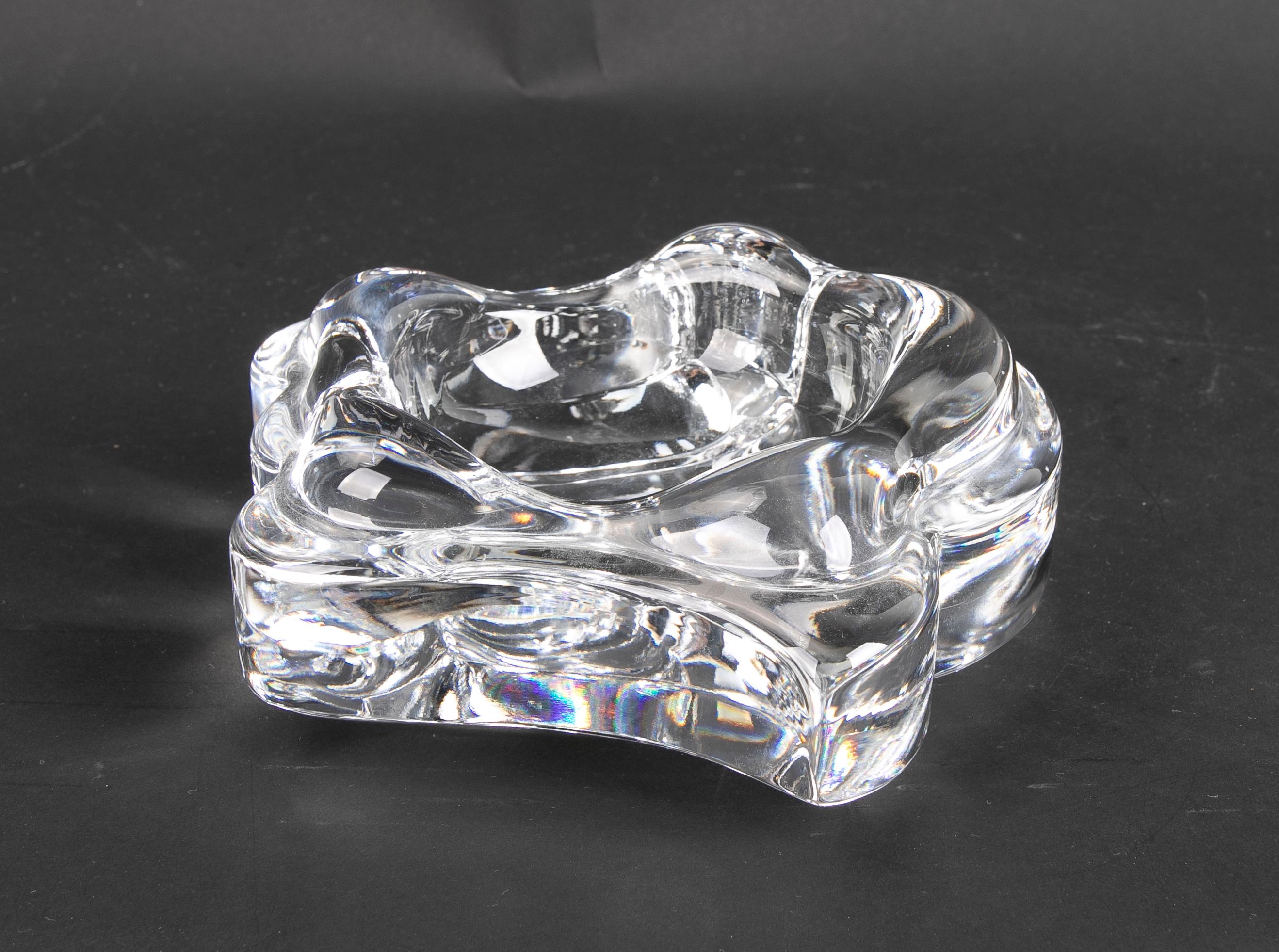 Cendrier en cristal massif en forme de fleur en vente 3