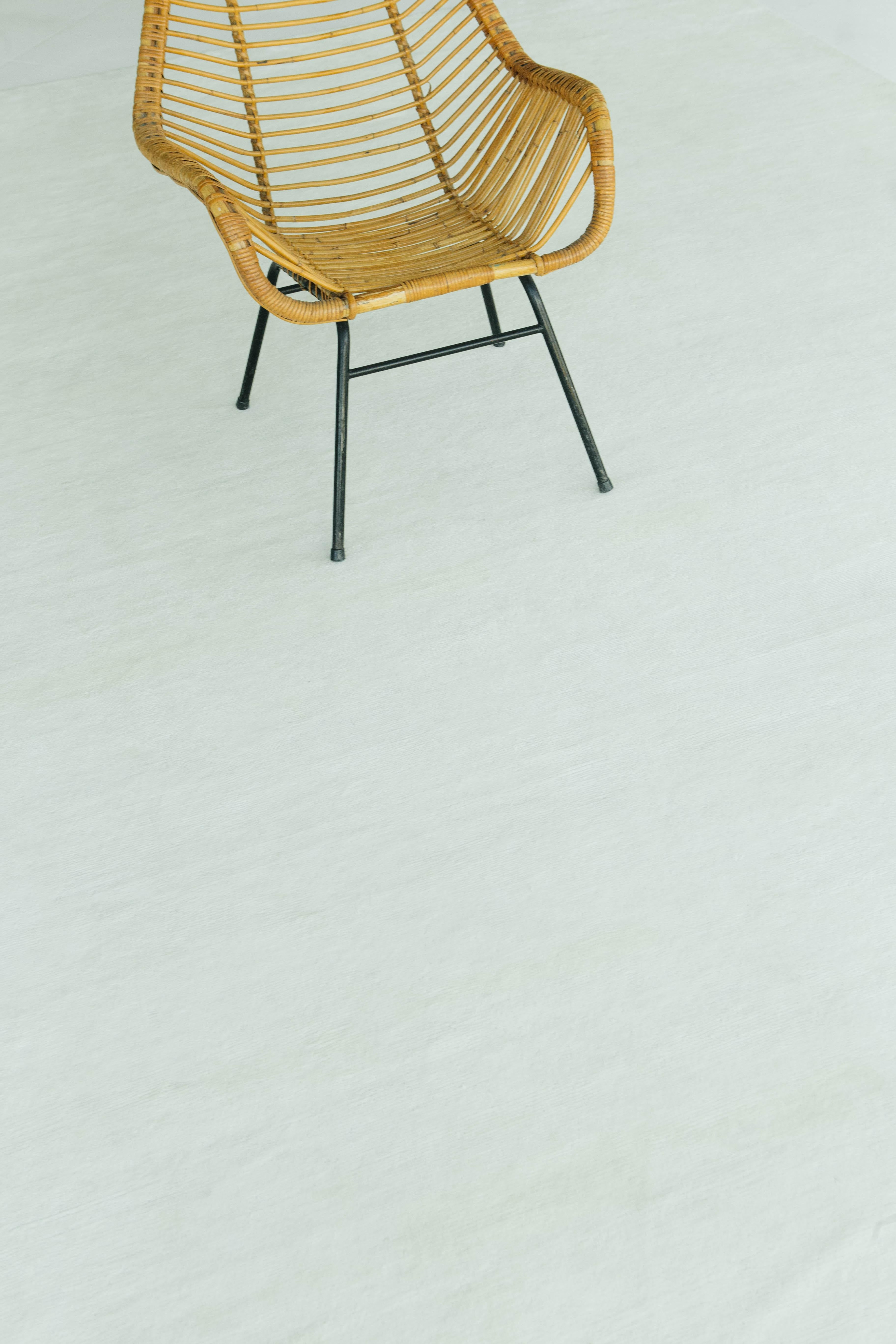 Dara' è un ricercato tappeto della Collection'S nell'ipnotica tonalità dell'ecru. La sua semplicità non toglie nulla alla qualità lussuosa e alla splendida lucentezza del tappeto in seta di bambù. Dara è un tappeto favoloso per qualsiasi spazio di