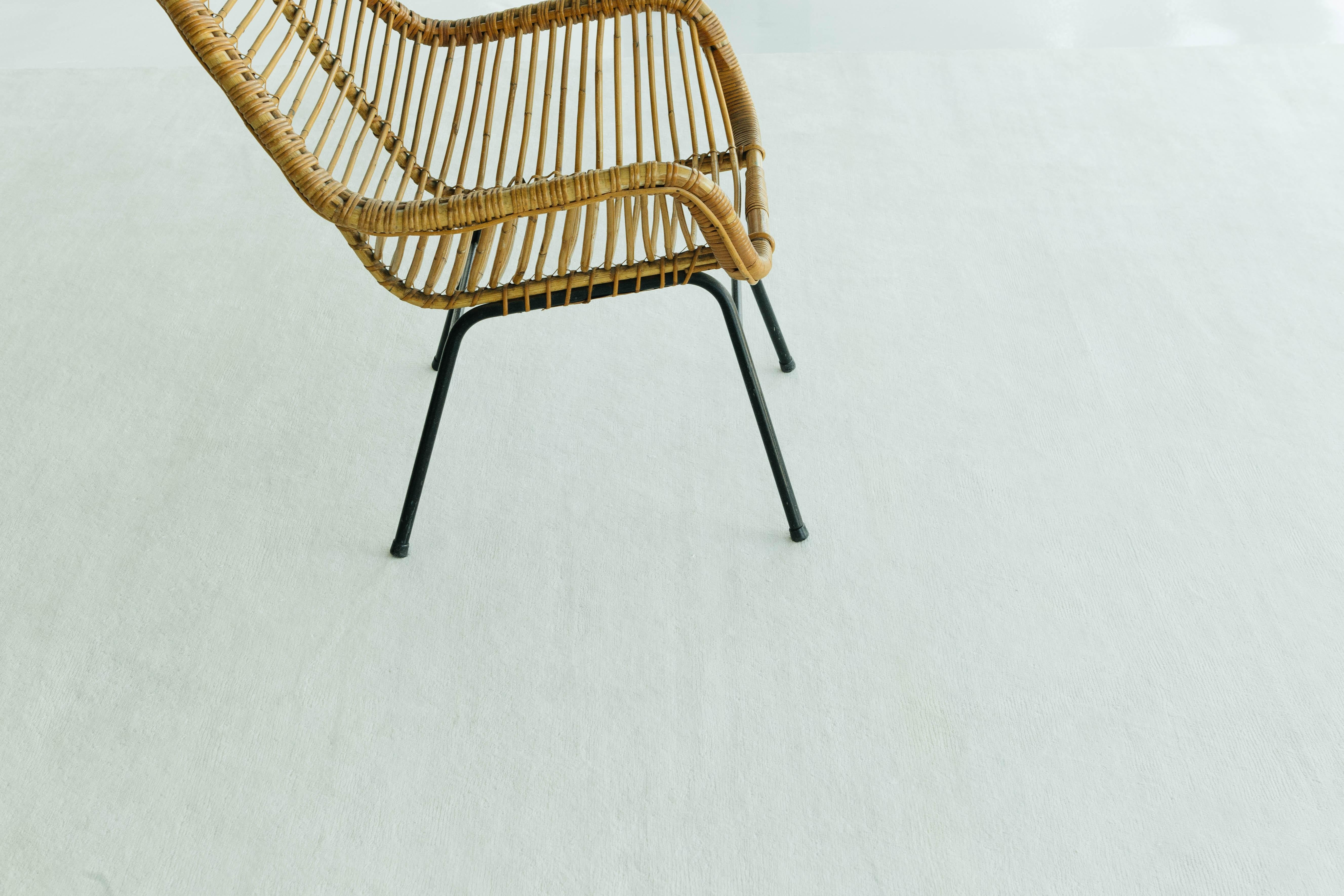 Annodato a mano Tappeto in seta di bambù dal design solido Dara di Mehraban Rugs in vendita