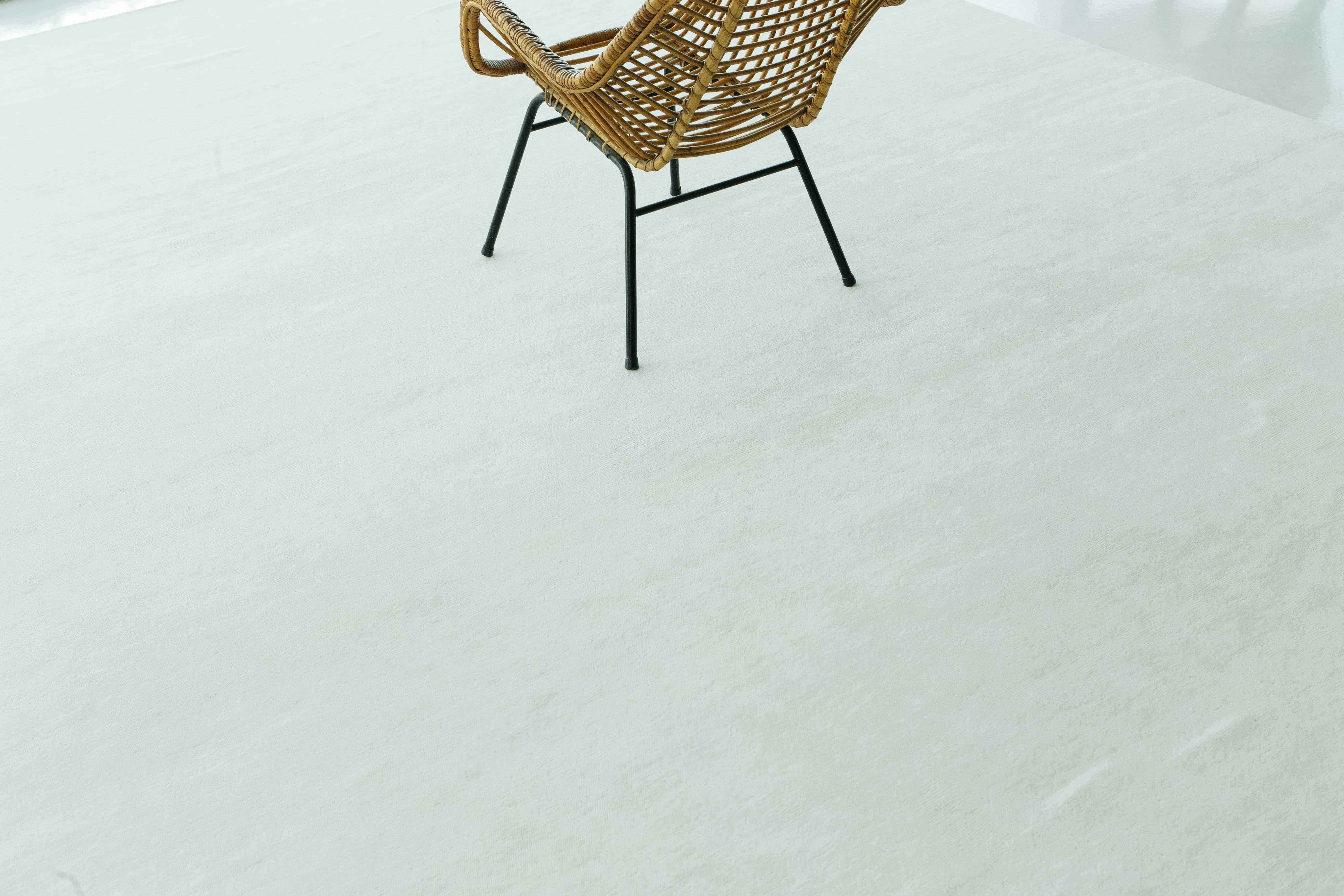 Tappeto in seta di bambù dal design solido Dara di Mehraban Rugs In condizioni Nuovo in vendita a WEST HOLLYWOOD, CA