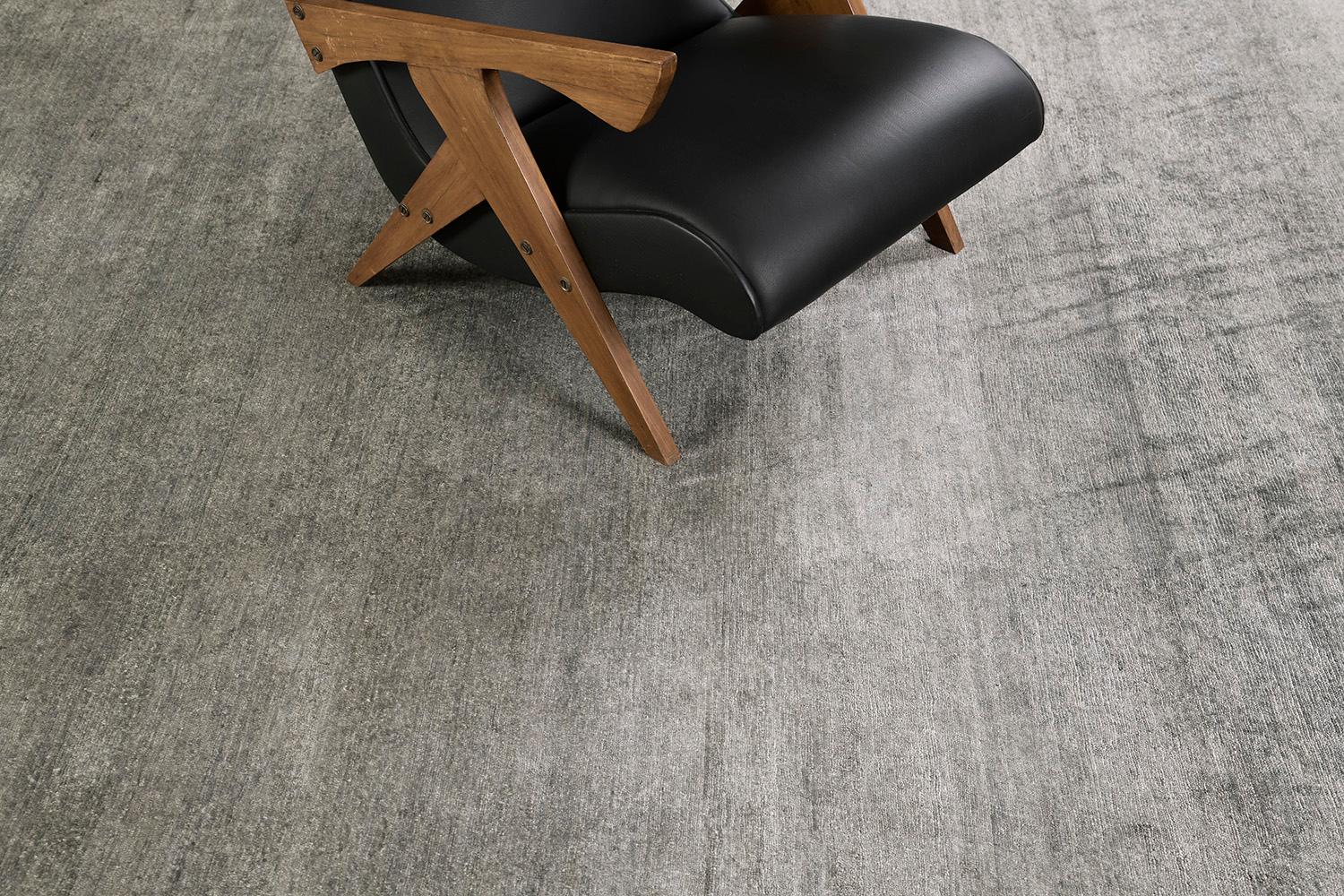 Seta Tappeto in seta di bambù dal design solido Dara di Mehraban Rugs in vendita