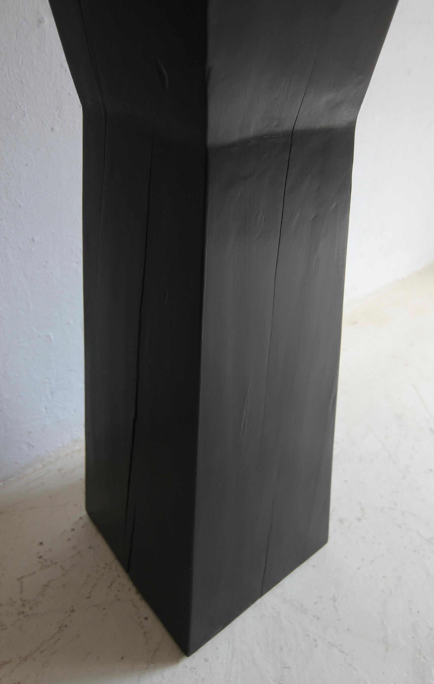 Piedistallo in legno massiccio ebanizzato in vendita 9