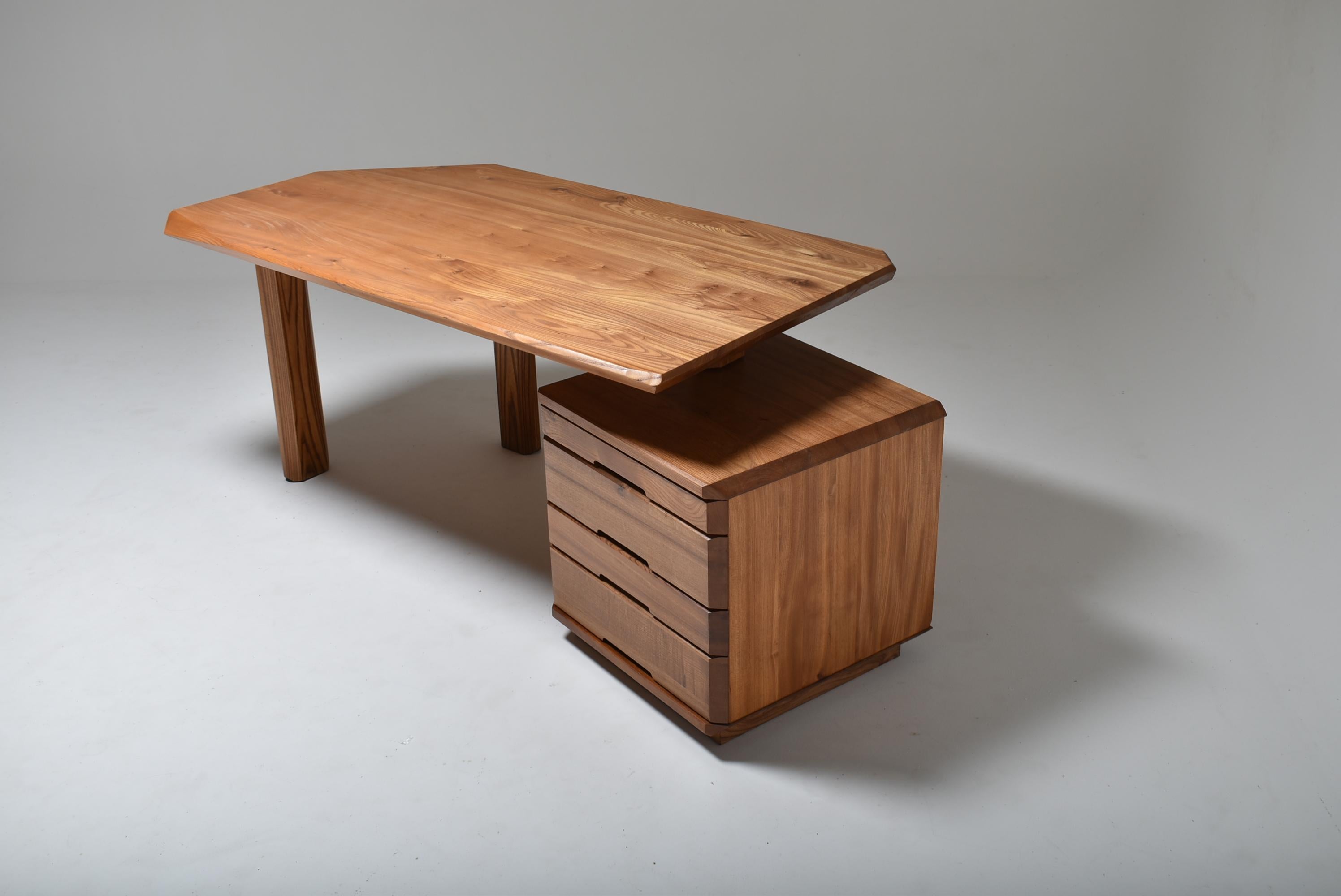 Emblematic B40 elm desk by French designer and carpenter Pierre CHAPO.  Made in Gordes in the 70s. 
Thick, angular solid top, resting on two legs on one side, and on a 4-drawer cabinet on the other. 
This desk can be placed in different setups