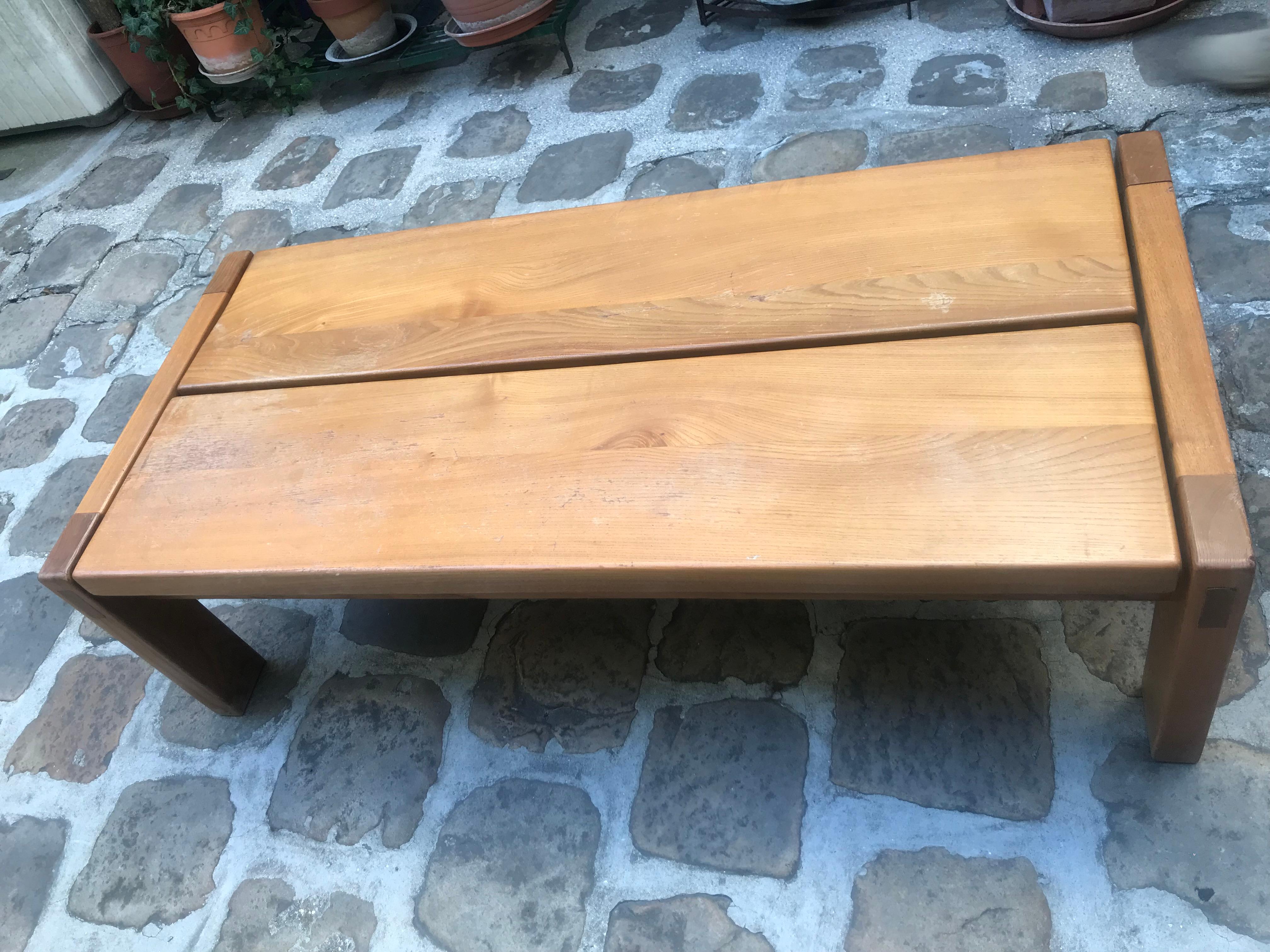 Rare and beautiful solid elm bench by Regain
Dimension: 120 W x 55 D x 35 H
circa 1970.
Regain collaborated with Pierre Chapo
Very nice workmanship
Stamp with a hot iron
890 Euros.