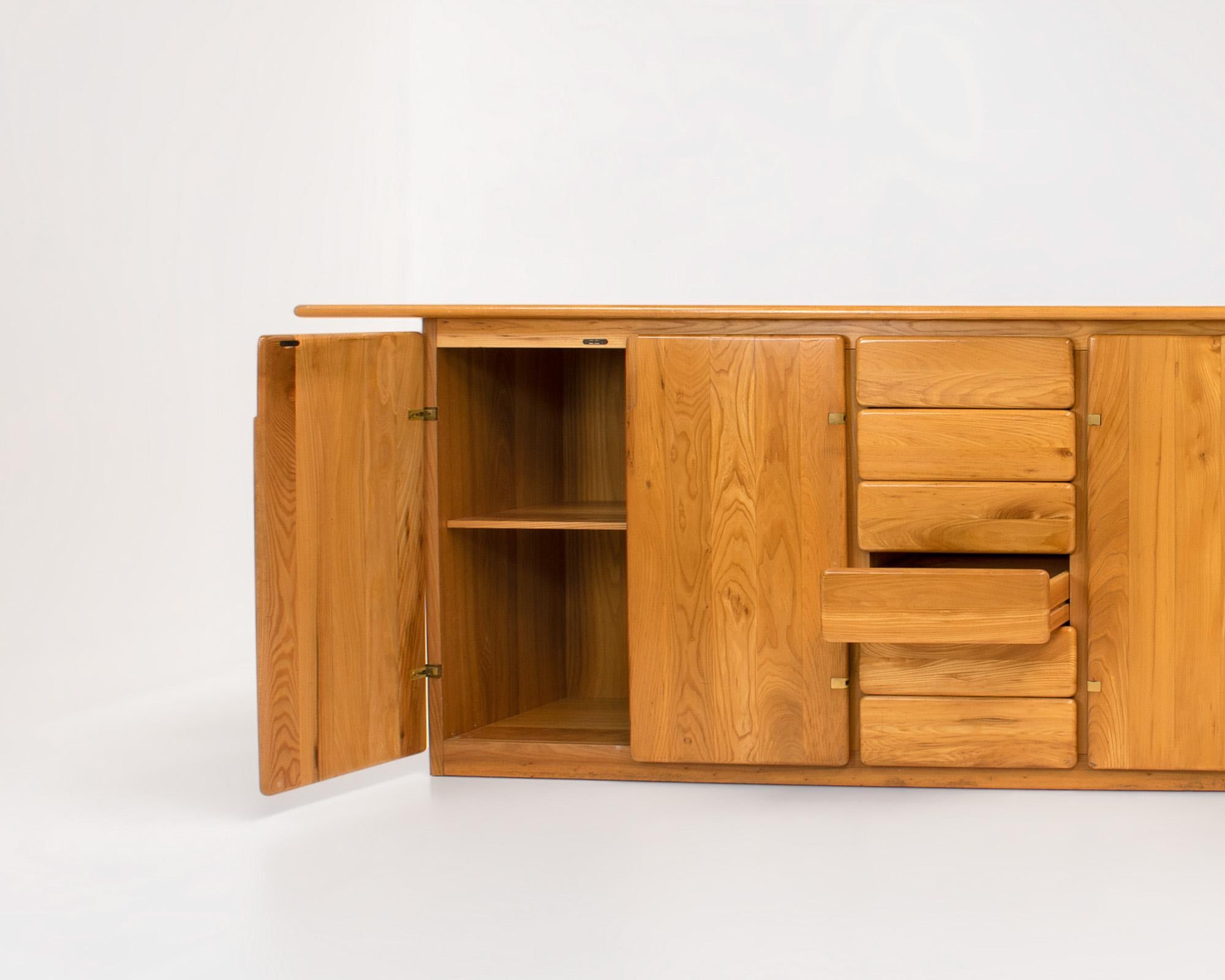 Solid Elm & Brass Sideboard by Romanutti, Italy, 1970s In Good Condition For Sale In Antwerp, BE