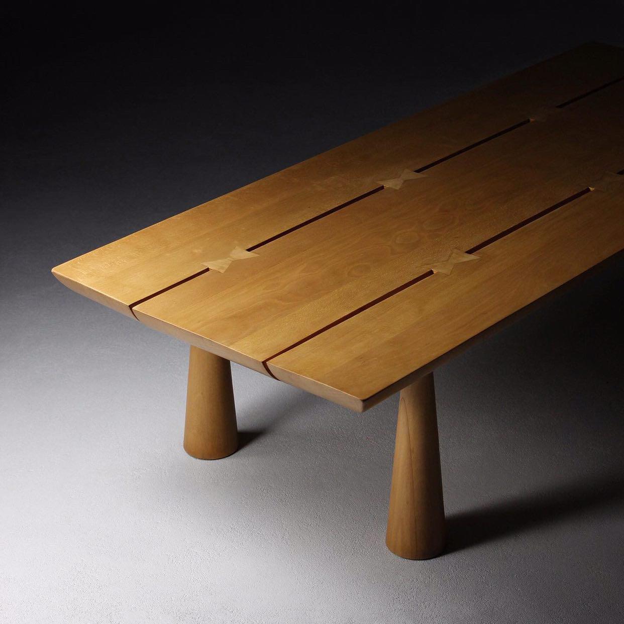 Couchtisch aus massiver Ulme, italienisches Werk aus den 70er/80er Jahren. (Moderne der Mitte des Jahrhunderts) im Angebot