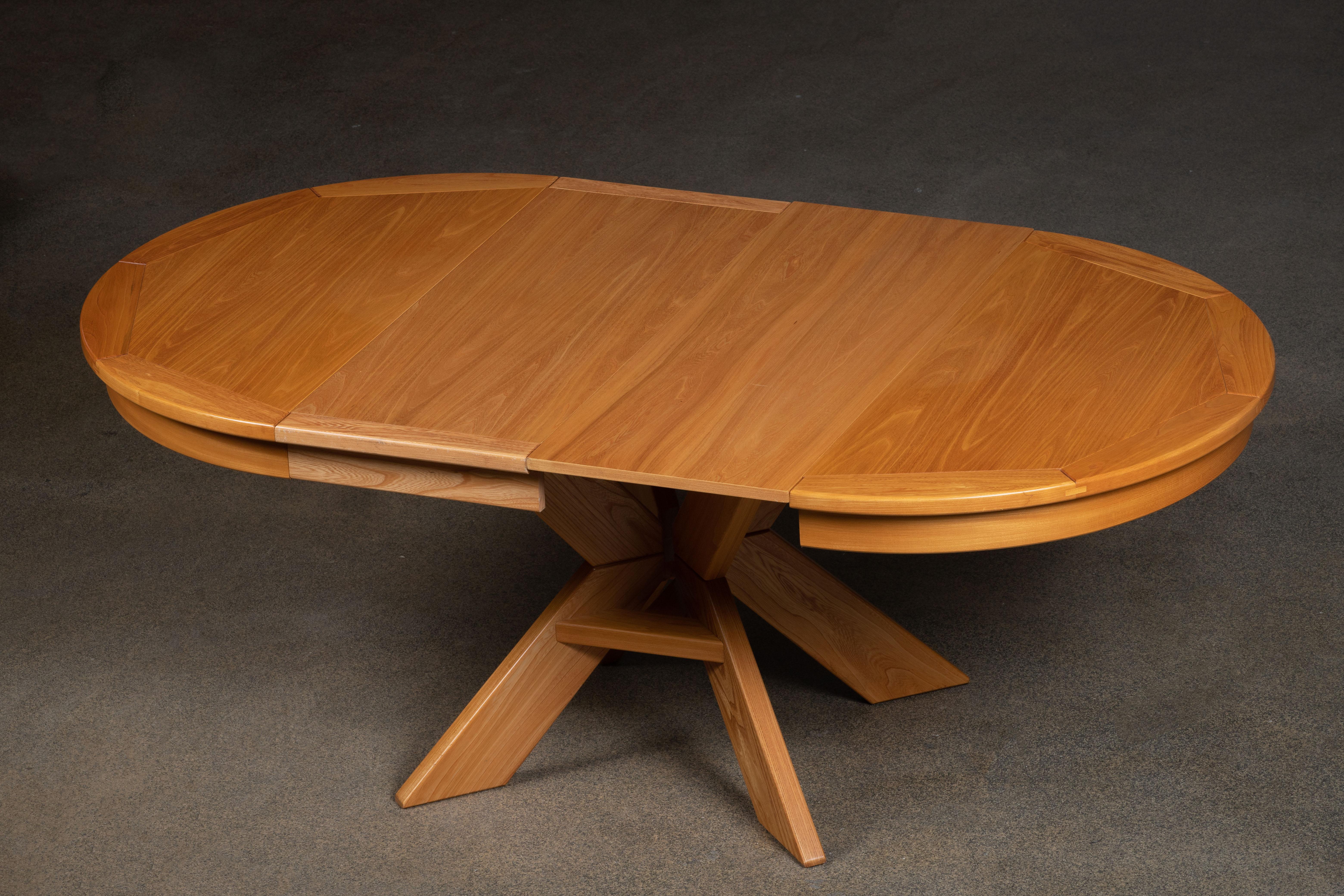 Solid Elm Dining table, France, 1970 For Sale 5