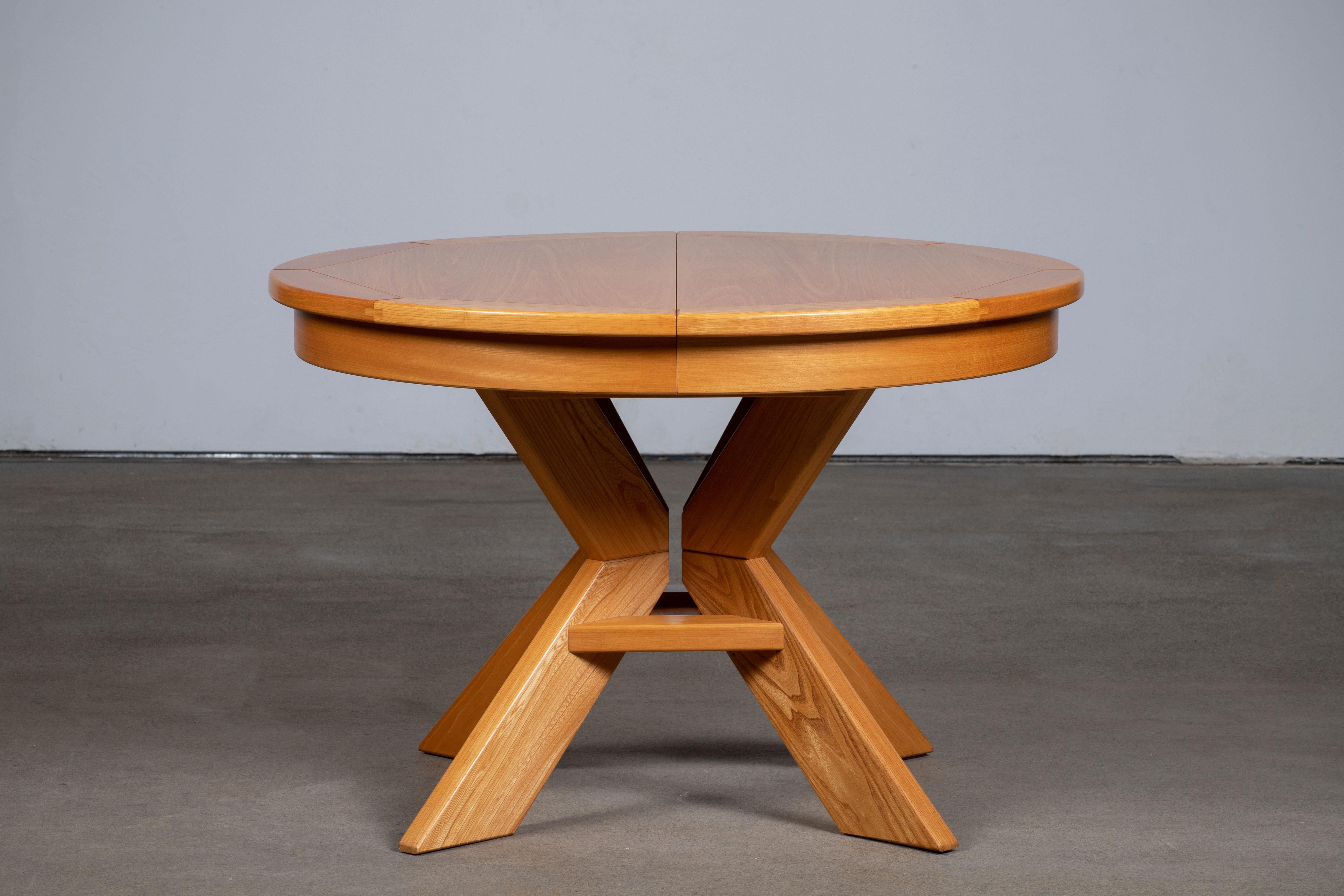 Mid-Century Modern Table de salle à manger en orme massif, France, 1970 en vente