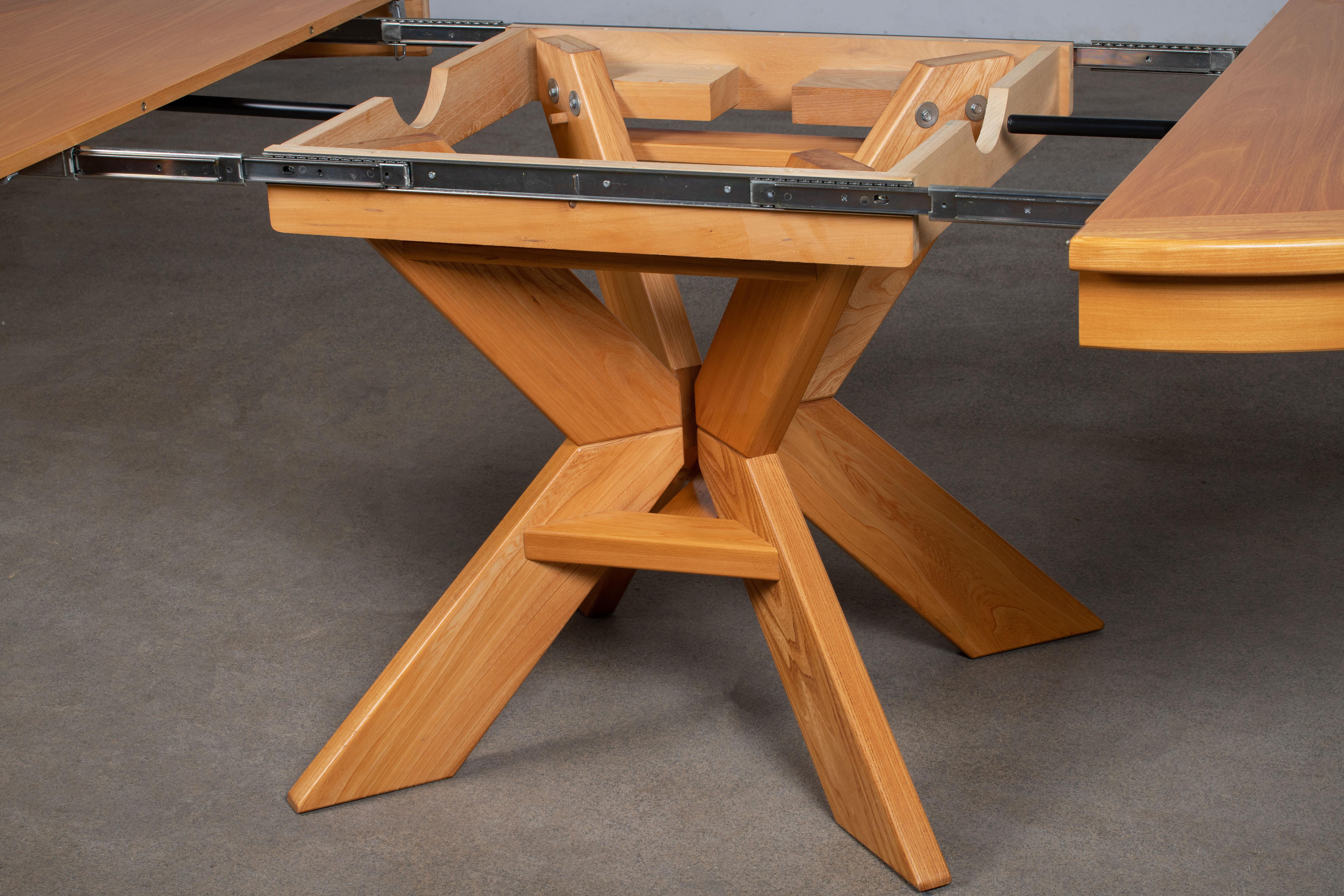 Solid Elm Dining table, France, 1970 In Good Condition For Sale In Wiesbaden, DE