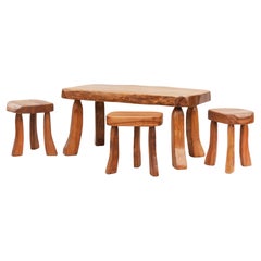 Wohnzimmer-Set aus massiver Ulme mit naturfarbener Kante und 3 Beistelltischen/Hockern, C1970, Frankreich