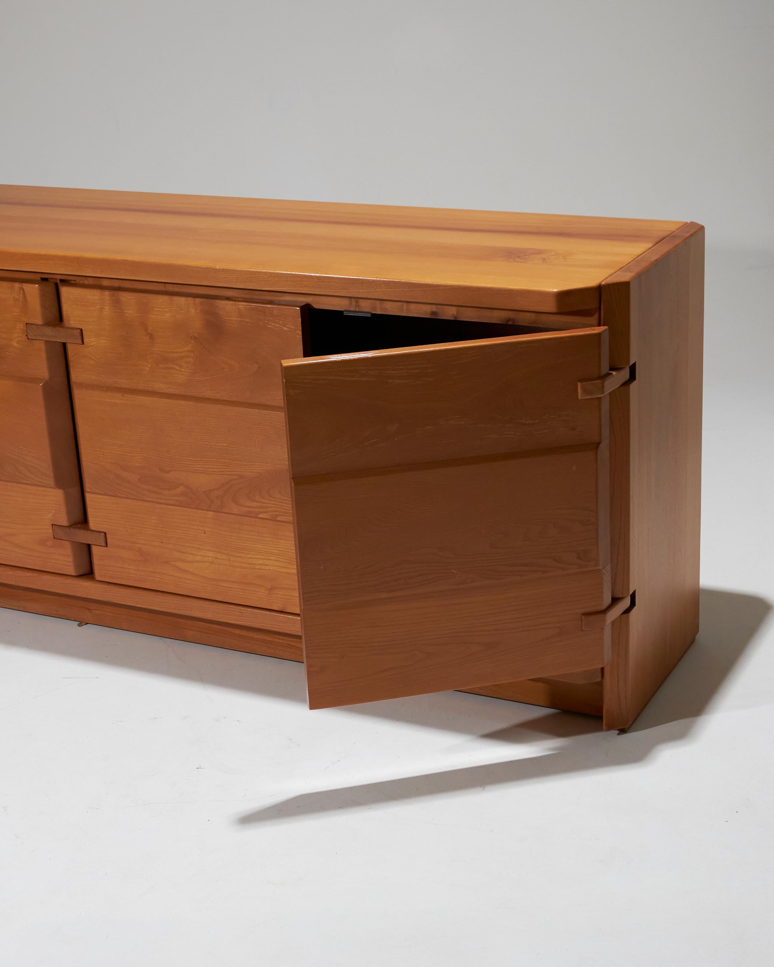 Solid Elm Sideboard, 1970s In Good Condition For Sale In PARIS, FR